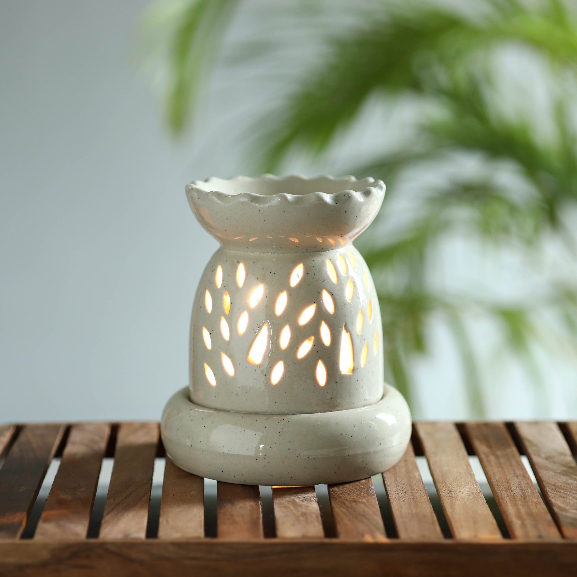 ITOKRI CRAFTS INITIATIVE Handcrafted Ceramic Electrical Aroma Diffuser (6 inches)