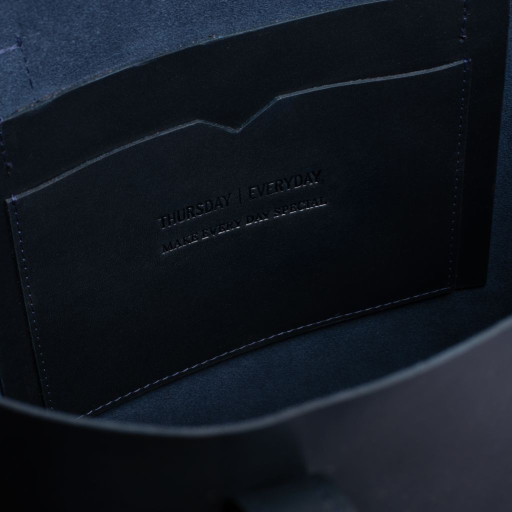 Thursday Boots - Women's Bags Everyday Tote | Navy (M) - view 5