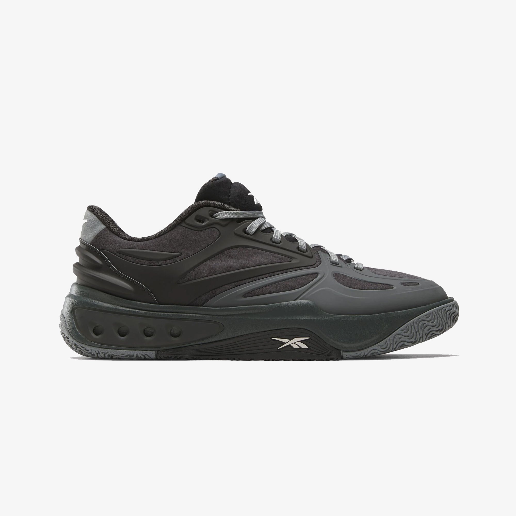Reebok | ENGINE A BASKETBALL { BLACK