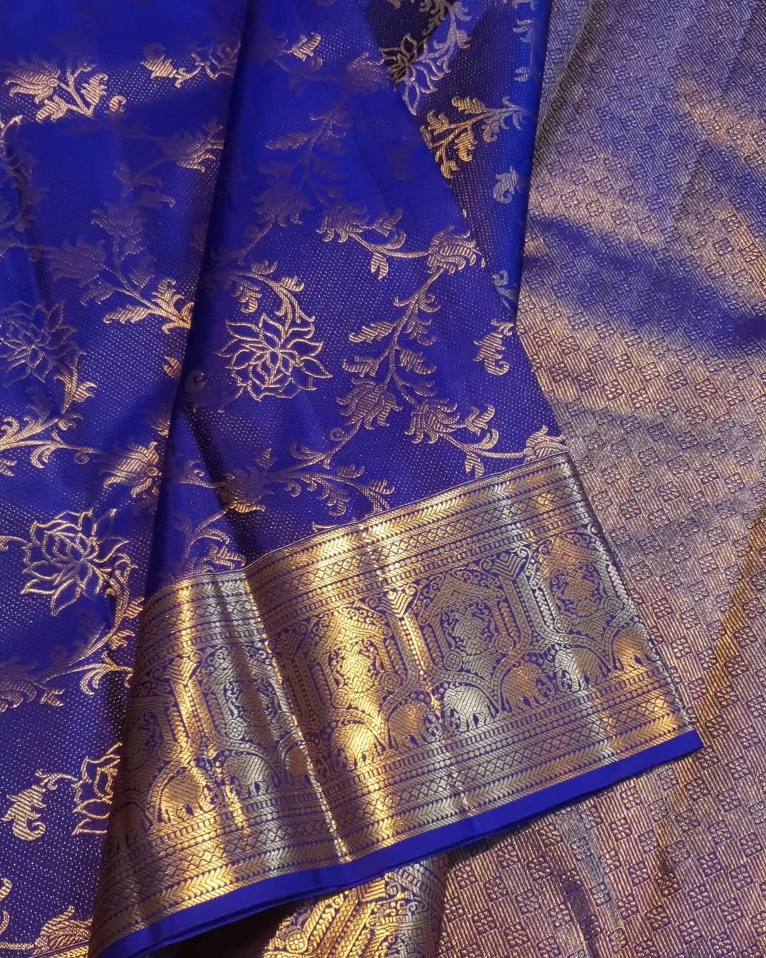 Aayna Mesmerising Royal Blue Soft Banarasi Silk Saree With Evocative Blouse Piece - view 2