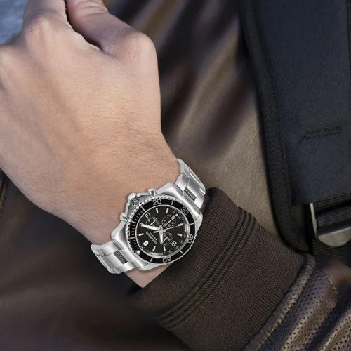 Victorinox Maverick Black Dial Men 43mm 241695 - view 2