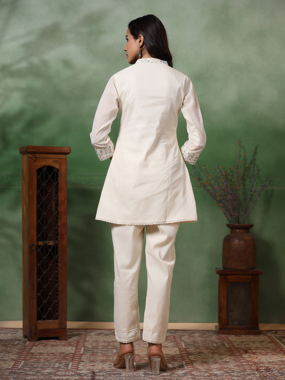 Fashor Floral Thread & Sequin Embroidered Straight Kurta with Pant - Off White - view 6