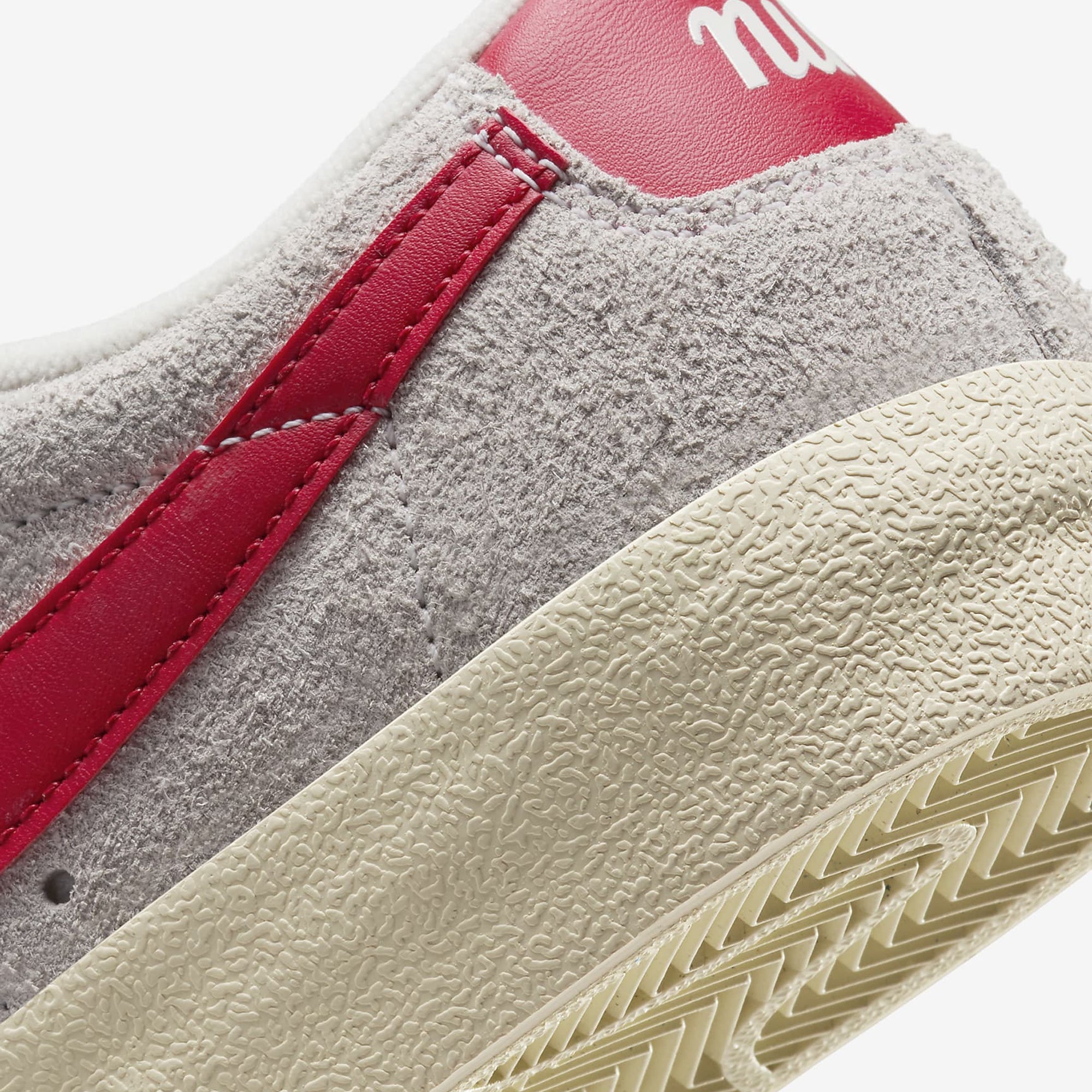 Nike | BLAZER LOW '77 VINTAGE { SUMMIT WHITE/GYM RED-SAIL-COCONUT MILK - view 5