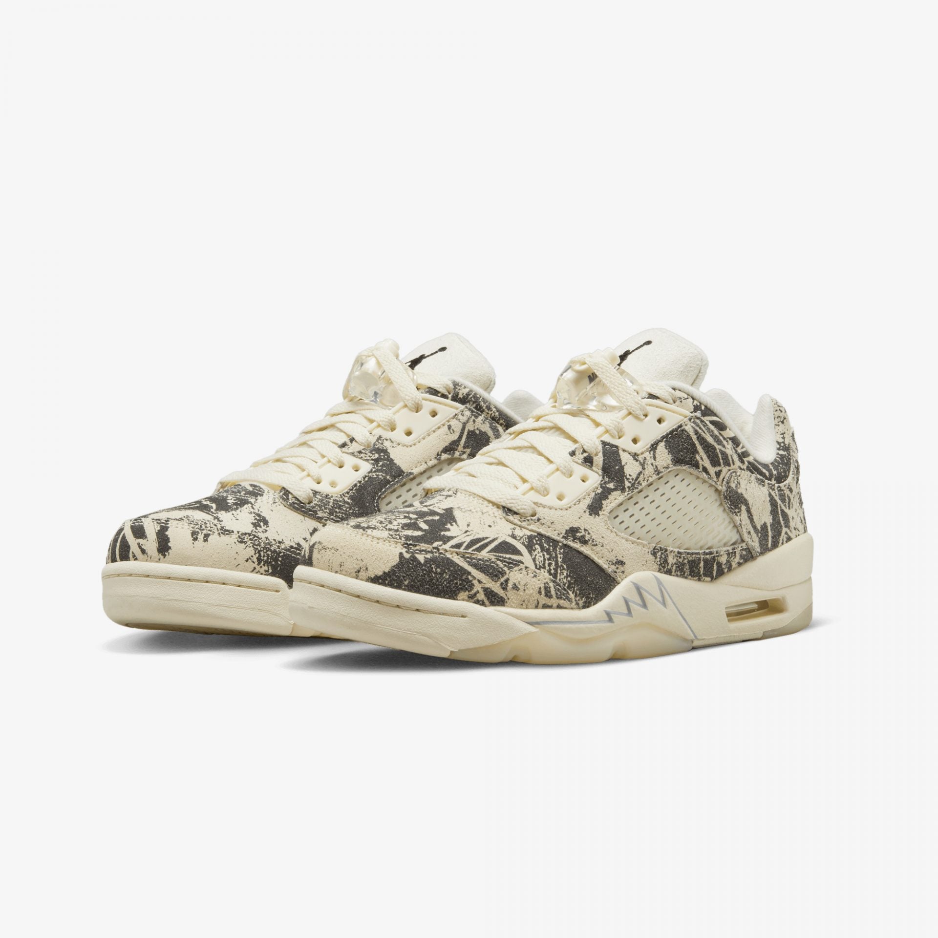 Jordan | AIR JORDAN 5 RETRO LOW { WHITE/COCONUT MILK