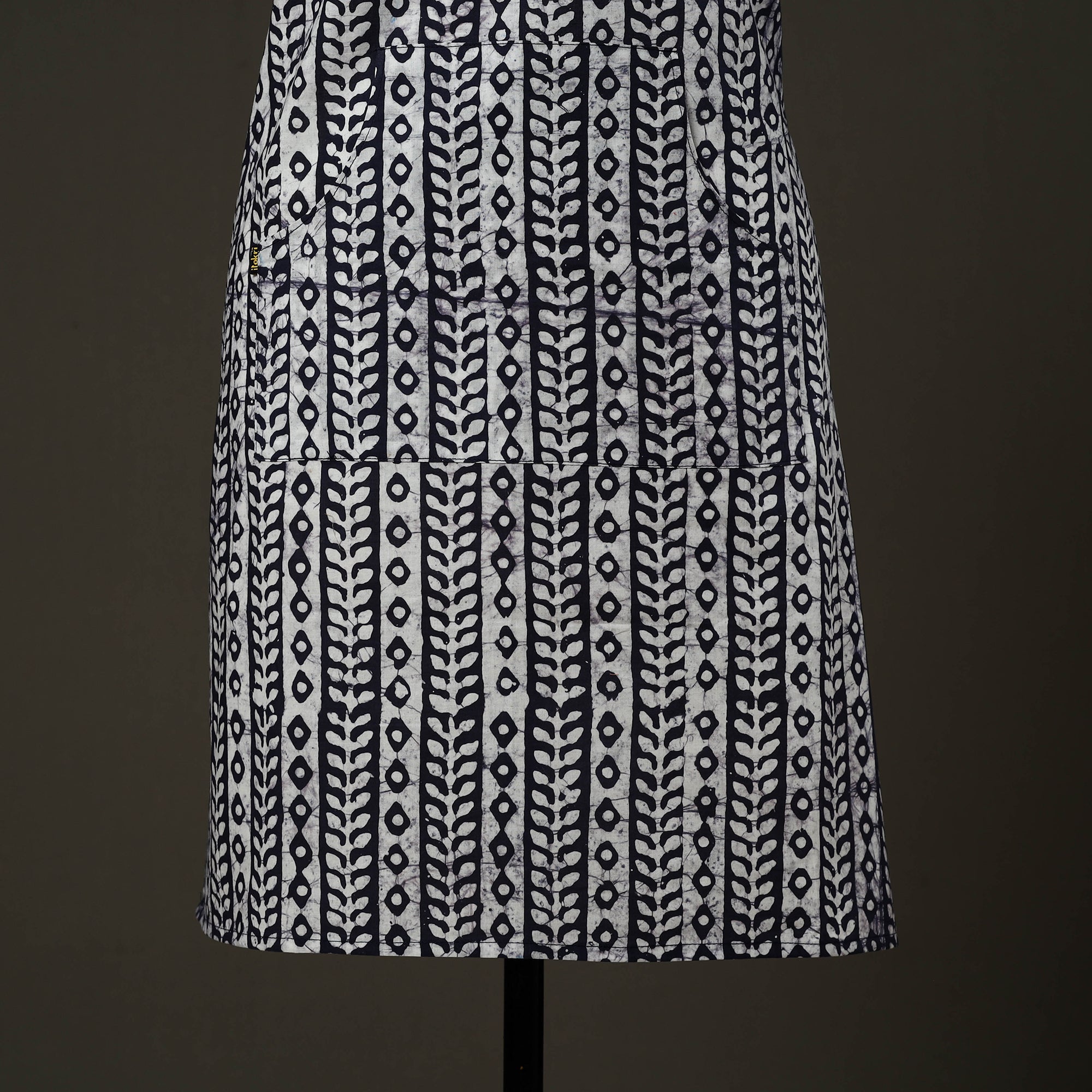 JALPARI Blue - Hand Batik Print Cotton Apron with Pocket 64 - view 2