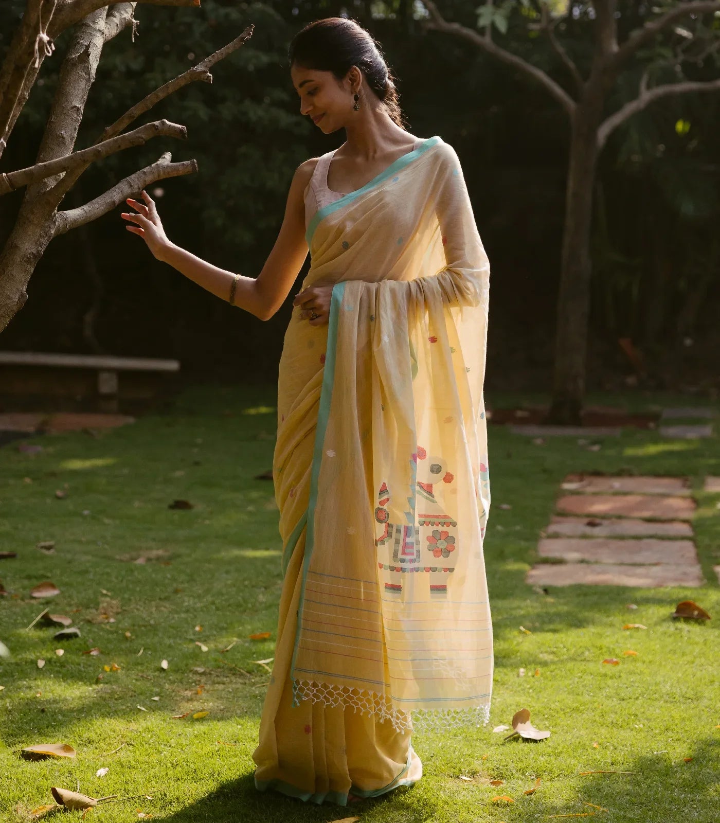 RmKV Sandal Handloom Bengal Cotton Saree With Jamdnai Llama Motifs in the Pallu