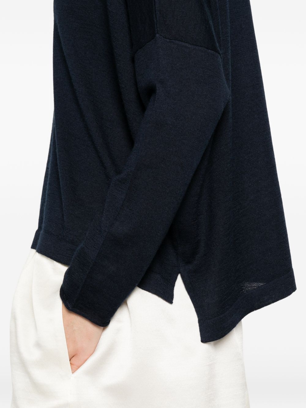 Beyou Cashmere and silk v-necked sweater – Cashmere 55%, Silk 45% - view 2