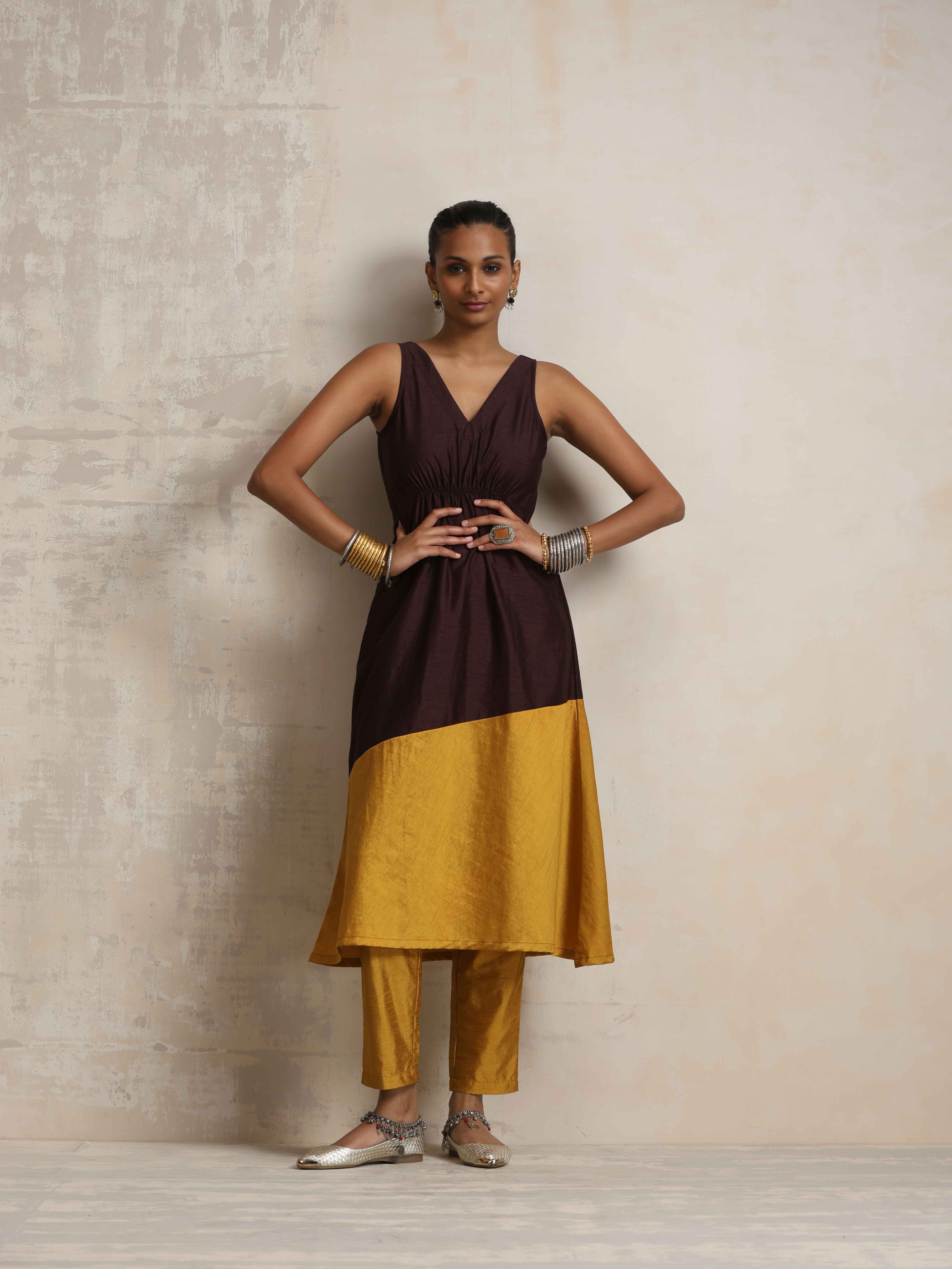 trueBrowns Cola Silk Kurta Set - view 9