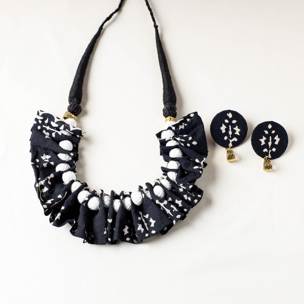 KHUSHBASH - HAPPY LOOM OF EAST Bishnupur Handcrafted Fabric Necklace Set - view 2