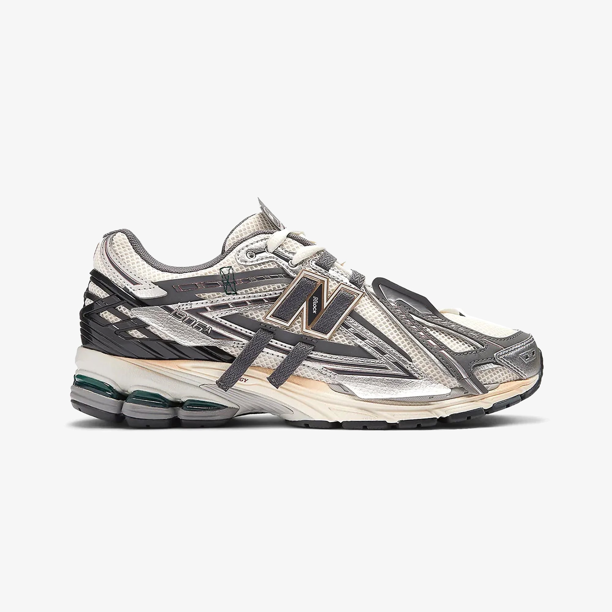 New Balance | 1906 { SILVER METALLIC