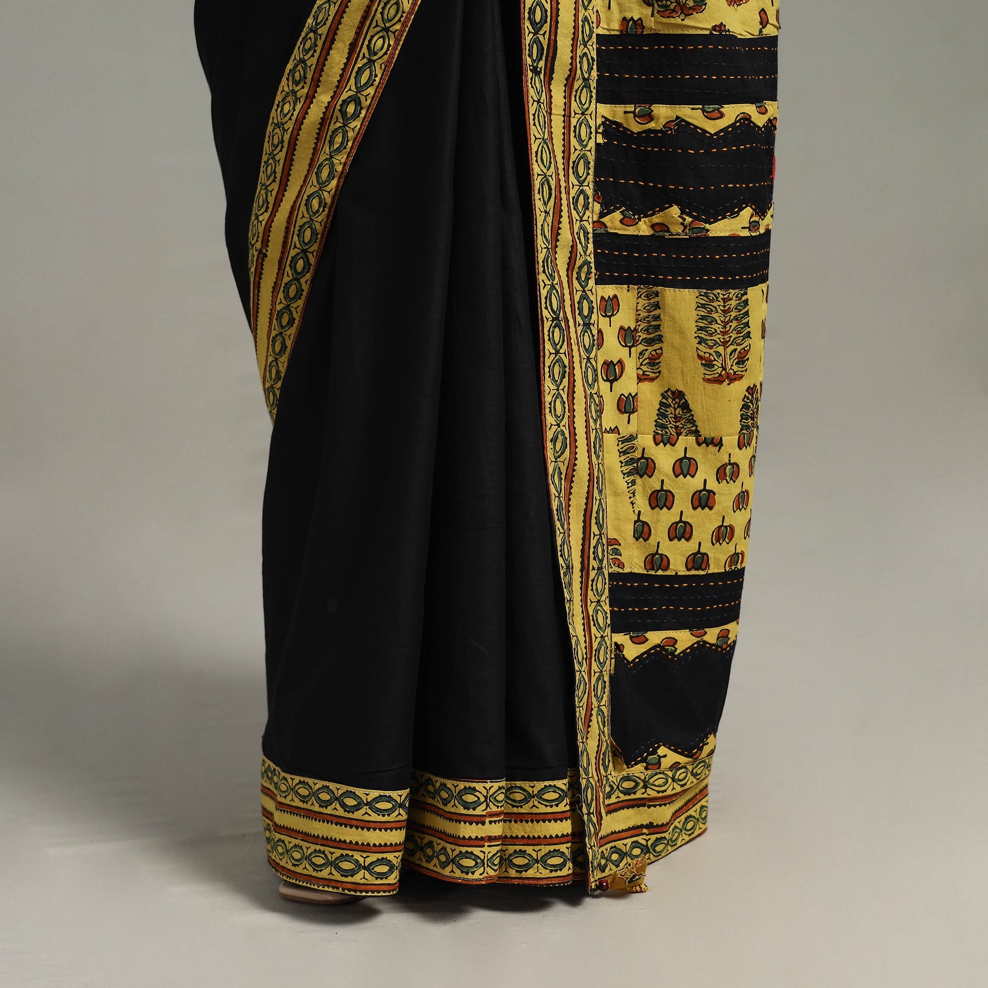 SHADES OF MARUDHARA Black - Applique Patchwork Mul Cotton Tagai Ajrakh Saree 01 - view 6