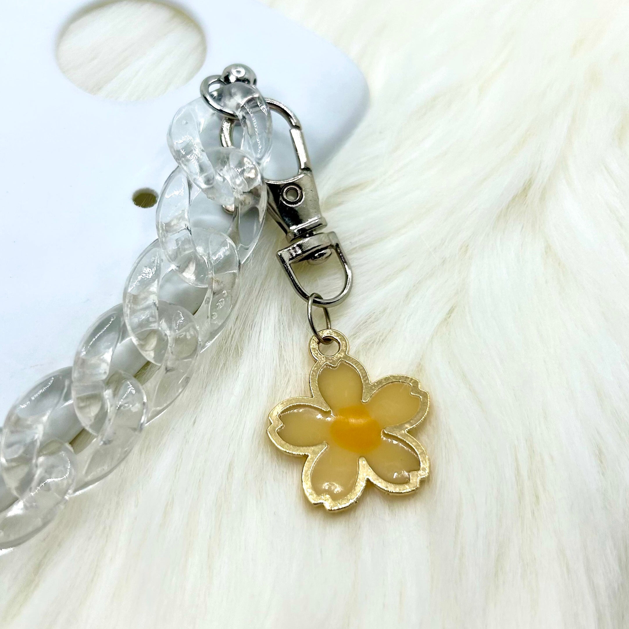 Casebasket Golden Daisy Phone Charm