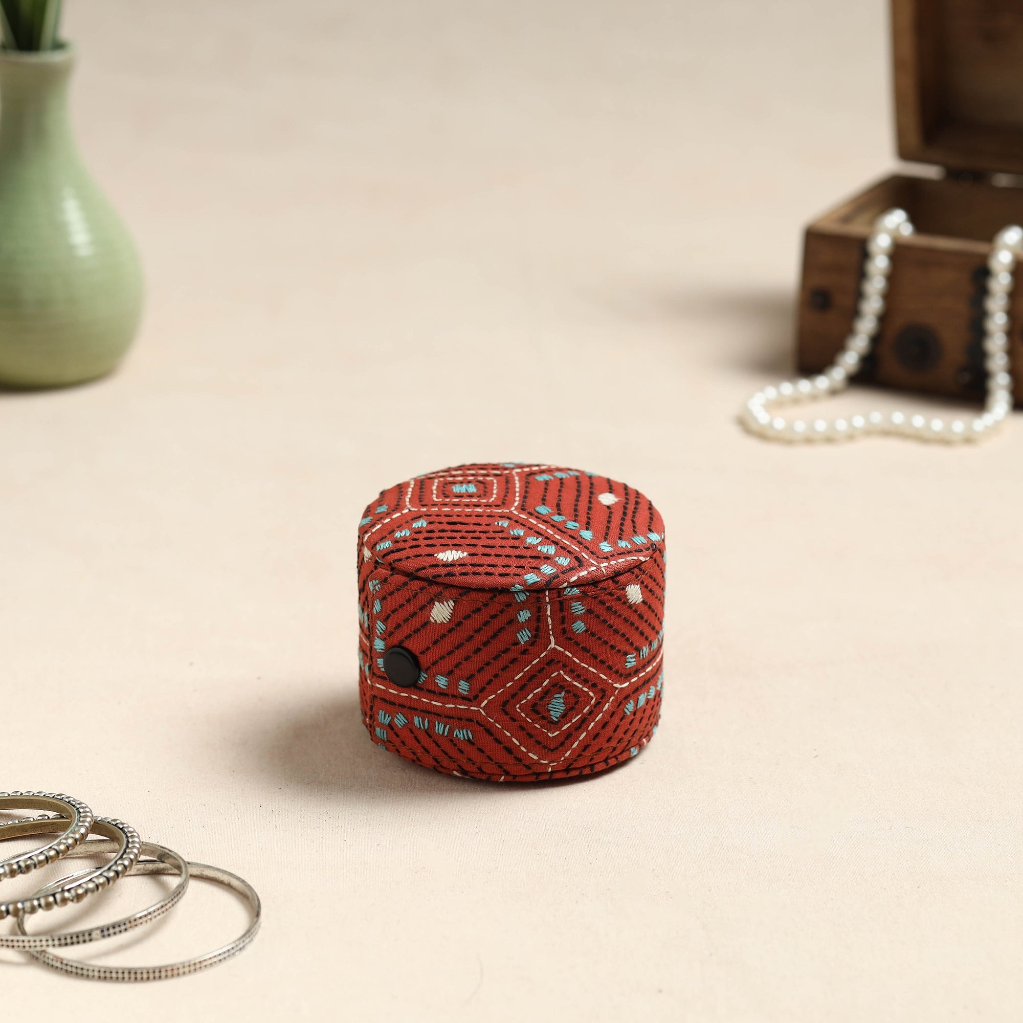 ASALKAAR Bengal Kantha Work Handcrafted Bangle Box (Small)