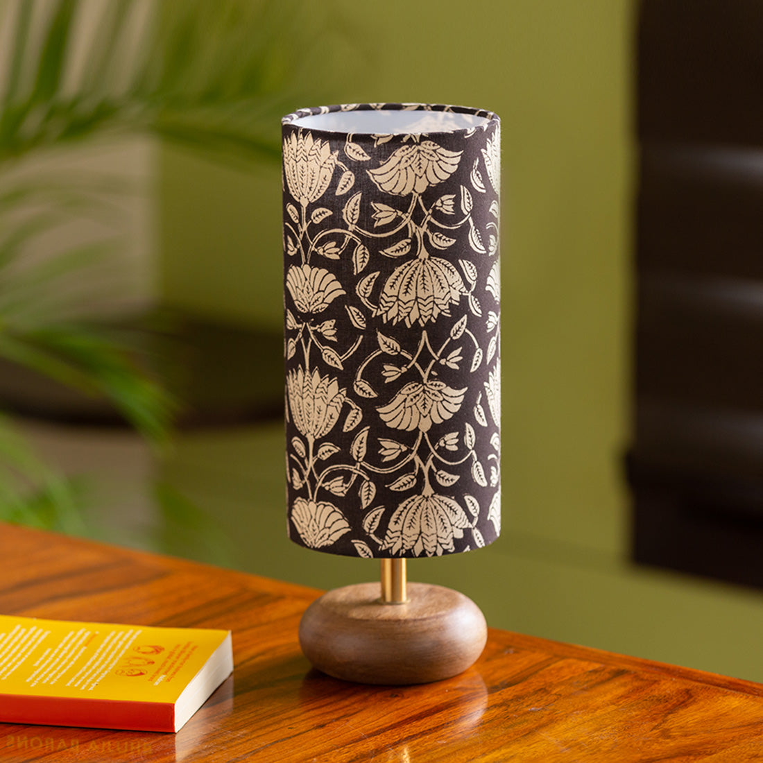 EXCLUSIVELANE 'Blooming Lotus' Cylindrical Table Lamp In Mango Wood (14 Inch)