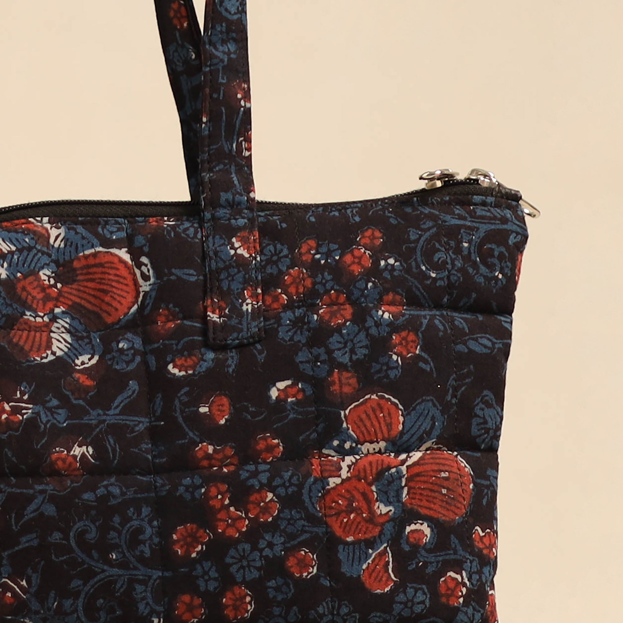 NOORI BAZAR Handmade Quilted Cotton Hand Bag 32 - view 3