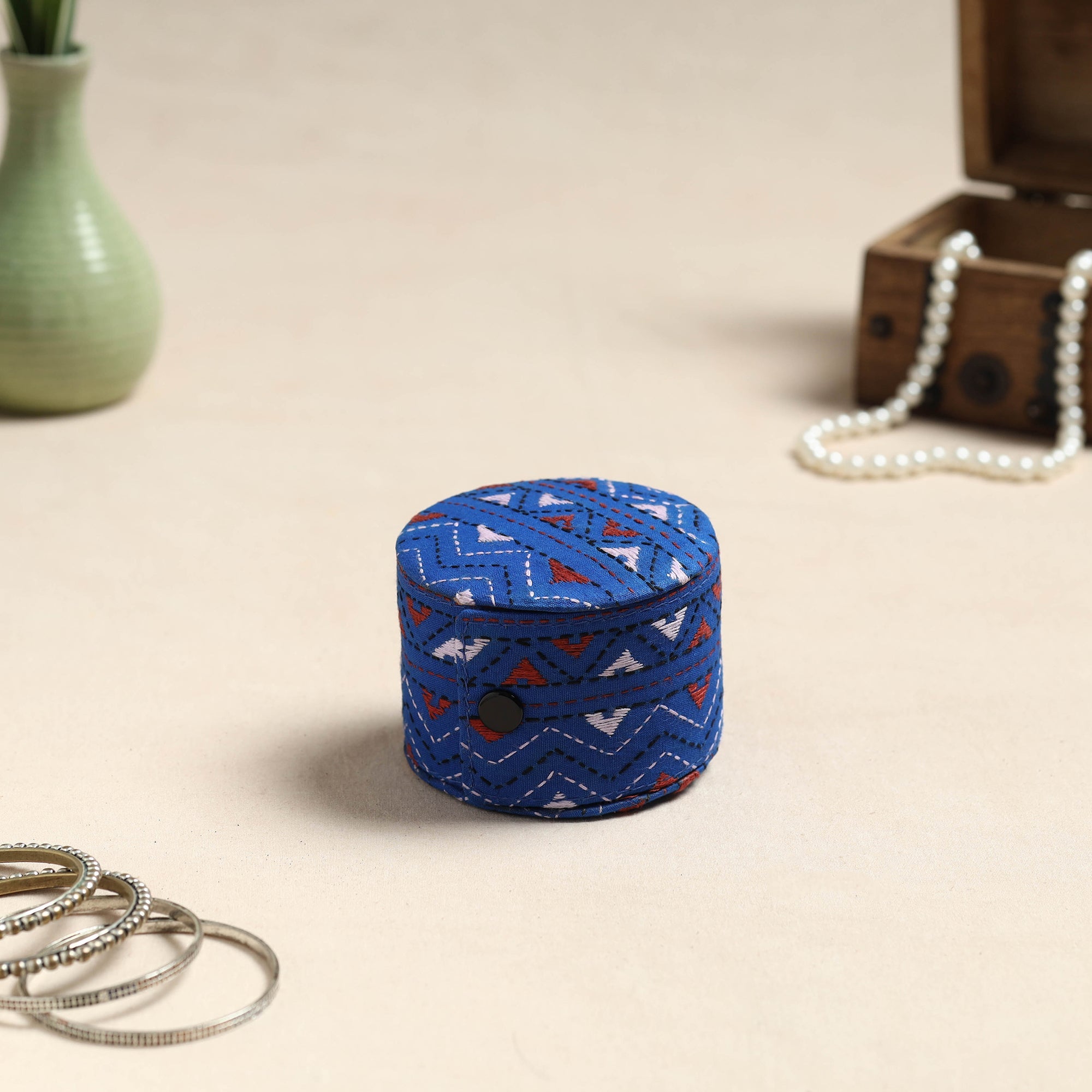 ASALKAAR Bengal Kantha Work Handcrafted Bangle Box (Small)