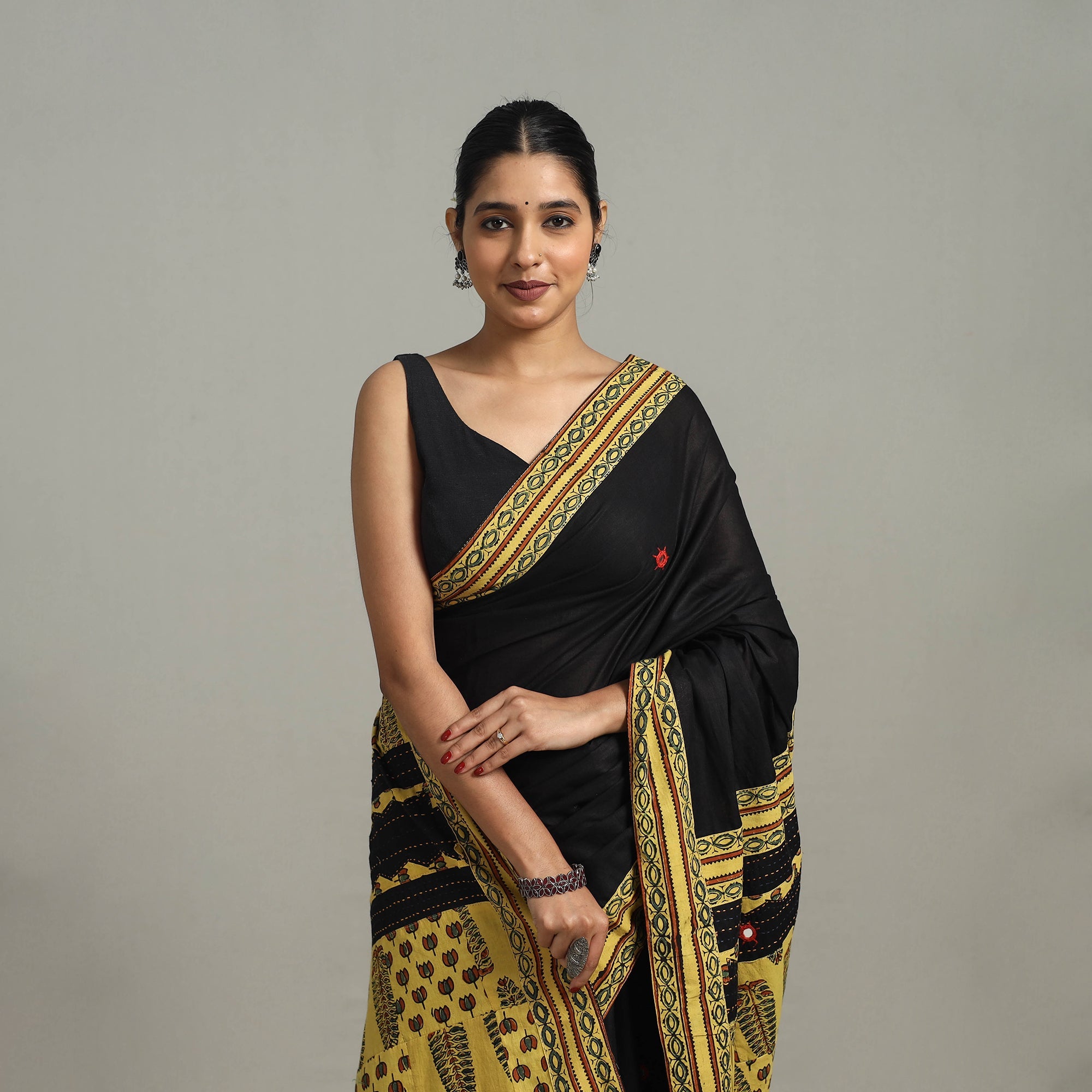 SHADES OF MARUDHARA Black - Applique Patchwork Mul Cotton Tagai Ajrakh Saree 01 - view 4