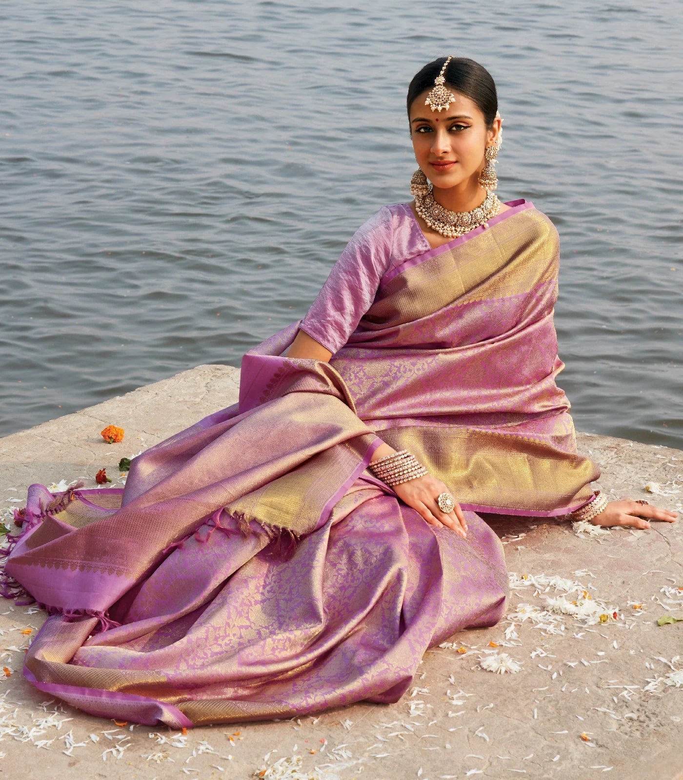 RmKV Baby Pink Handloom Kanchipuram Silk Saree With Floral Vine Motifs - view 2