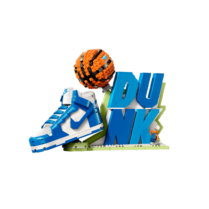HYPE ELIXIR Nike Dunk x LEGO® Set Sneaker-Building Kit with Exclusive Minifigure