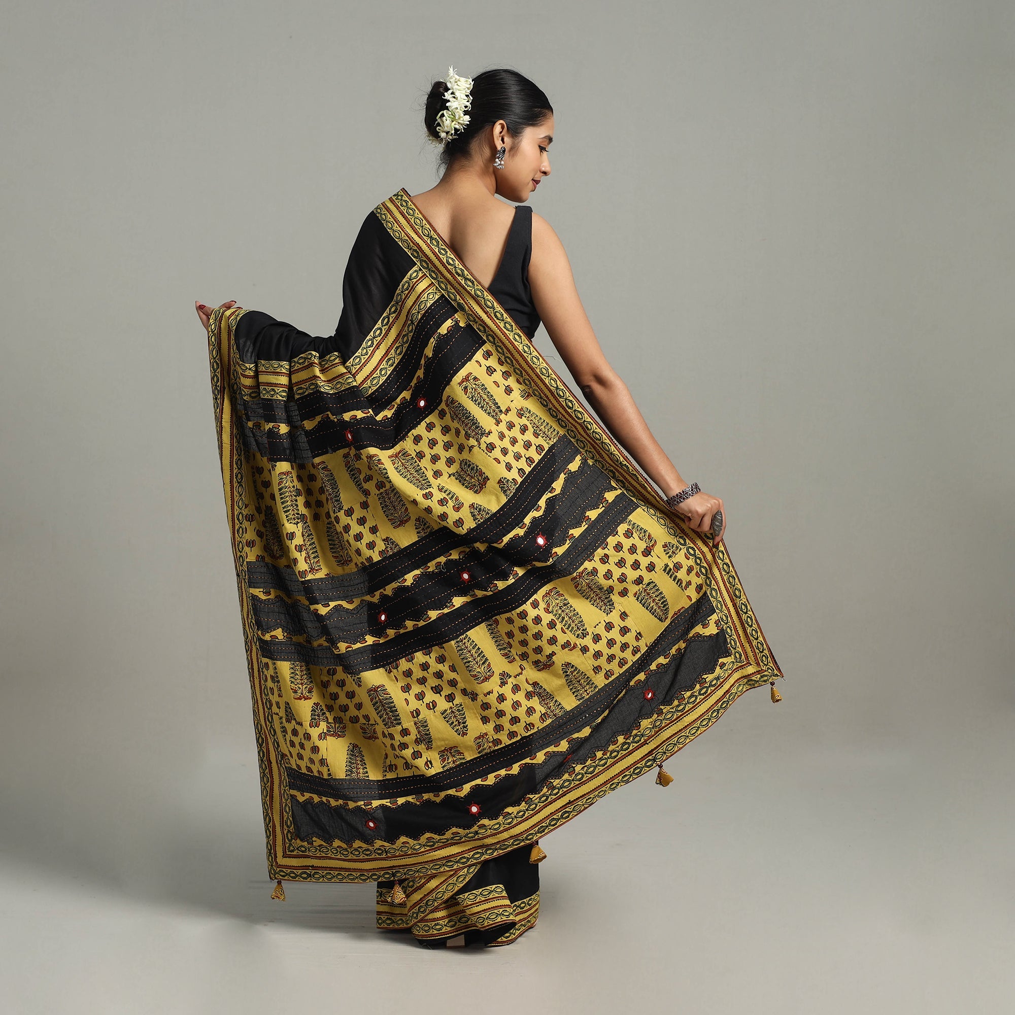 SHADES OF MARUDHARA Black - Applique Patchwork Mul Cotton Tagai Ajrakh Saree 01 - view 3