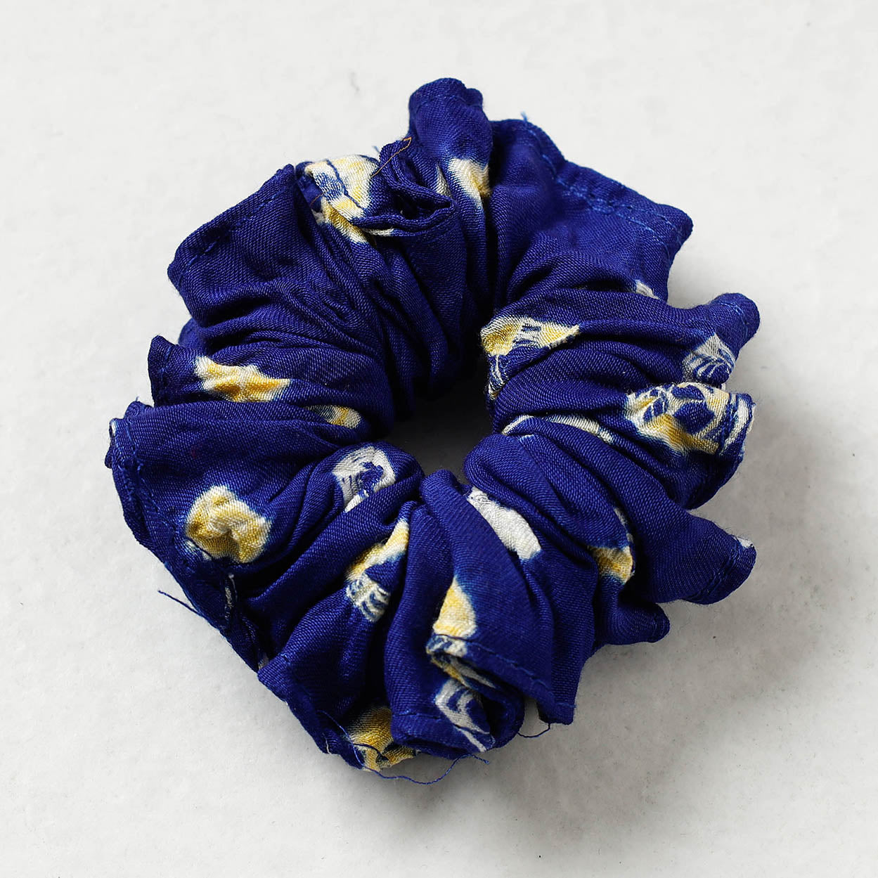 ITOKRI CRAFTS INITIATIVE Bandhani Tie-Dye Cotton Elastic Rubber Band/Scrunchie - view 2