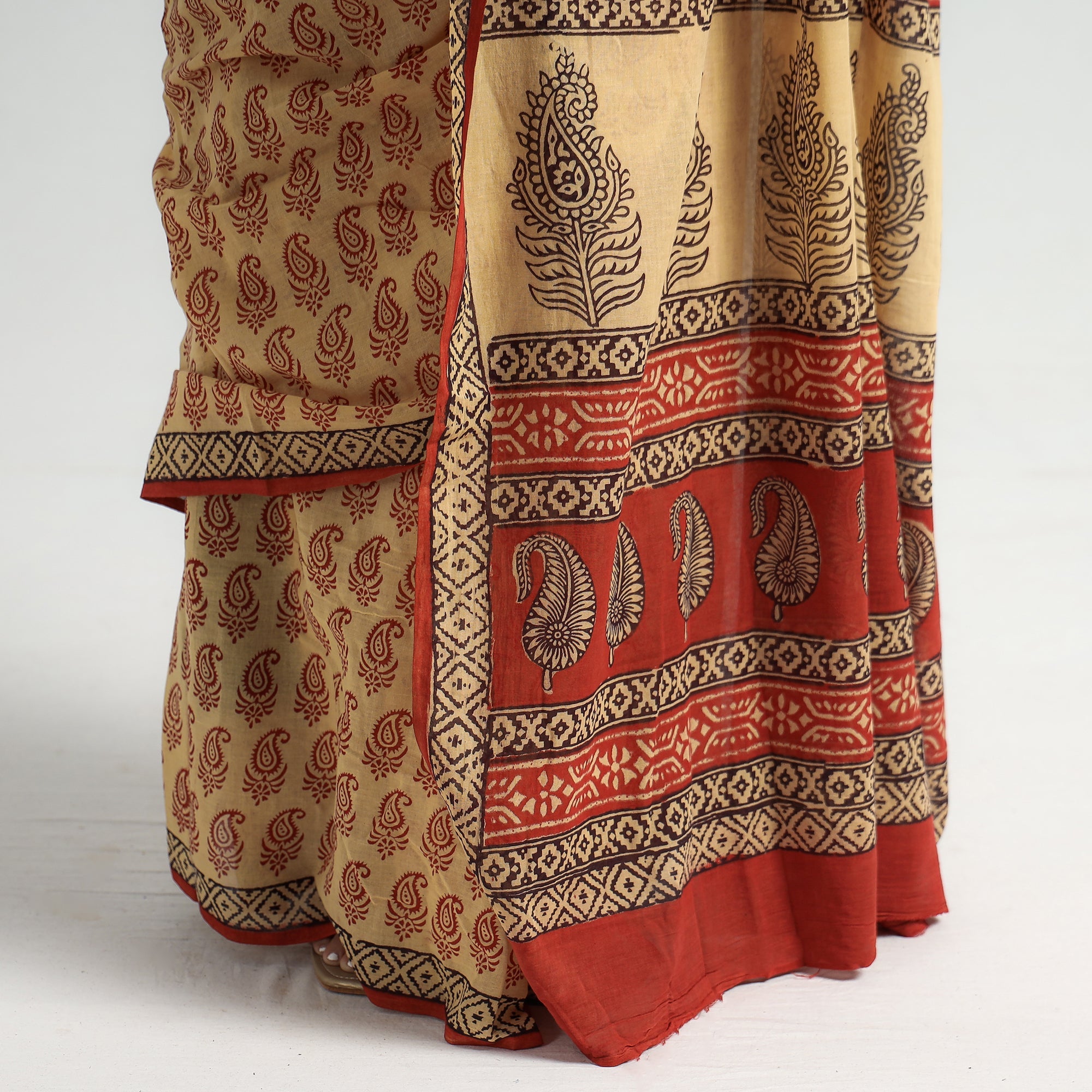 BAGH PRINTS BY YAKOOB KHATRI Beige - Bagh Hand Block Printed Cotton Saree - view 6