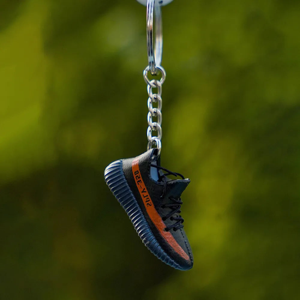 Kicks Machine 3D sneaker keychain Yeezy Coral Red