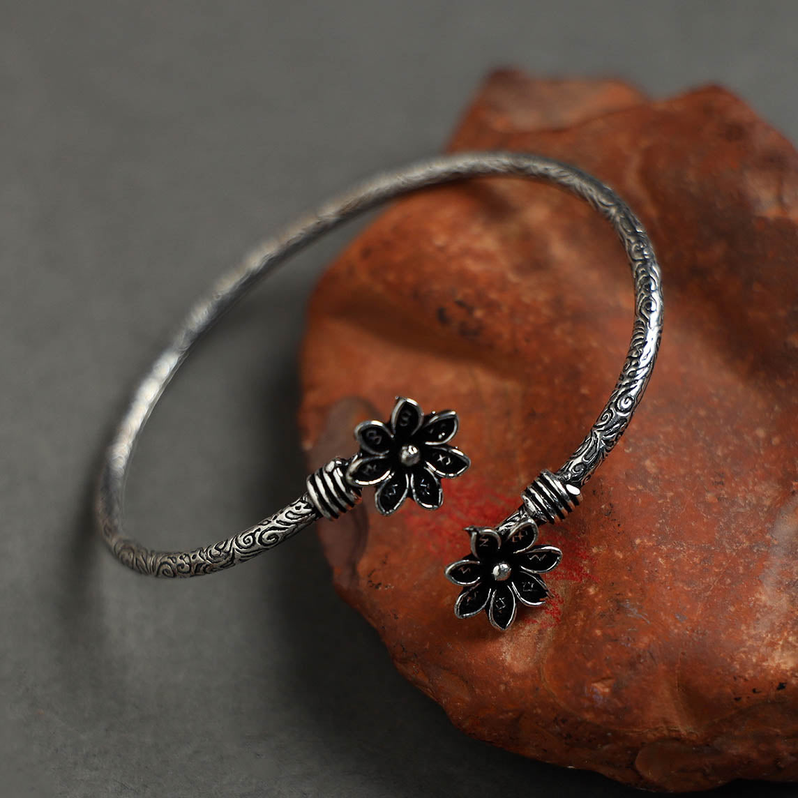 Metal kada bracelet – WHITE RIVER STORIES Antique Finish Oxidised White Metal Kada / Bracelet 10