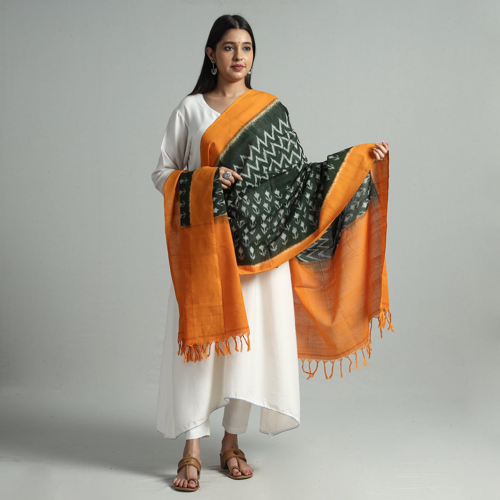 POCHAMPALLY IKAT WEAVES BY GOVARDHAN Green - Pochampally Missing Ikat Weave Cotton Handloom Dupatta 45 - view 2