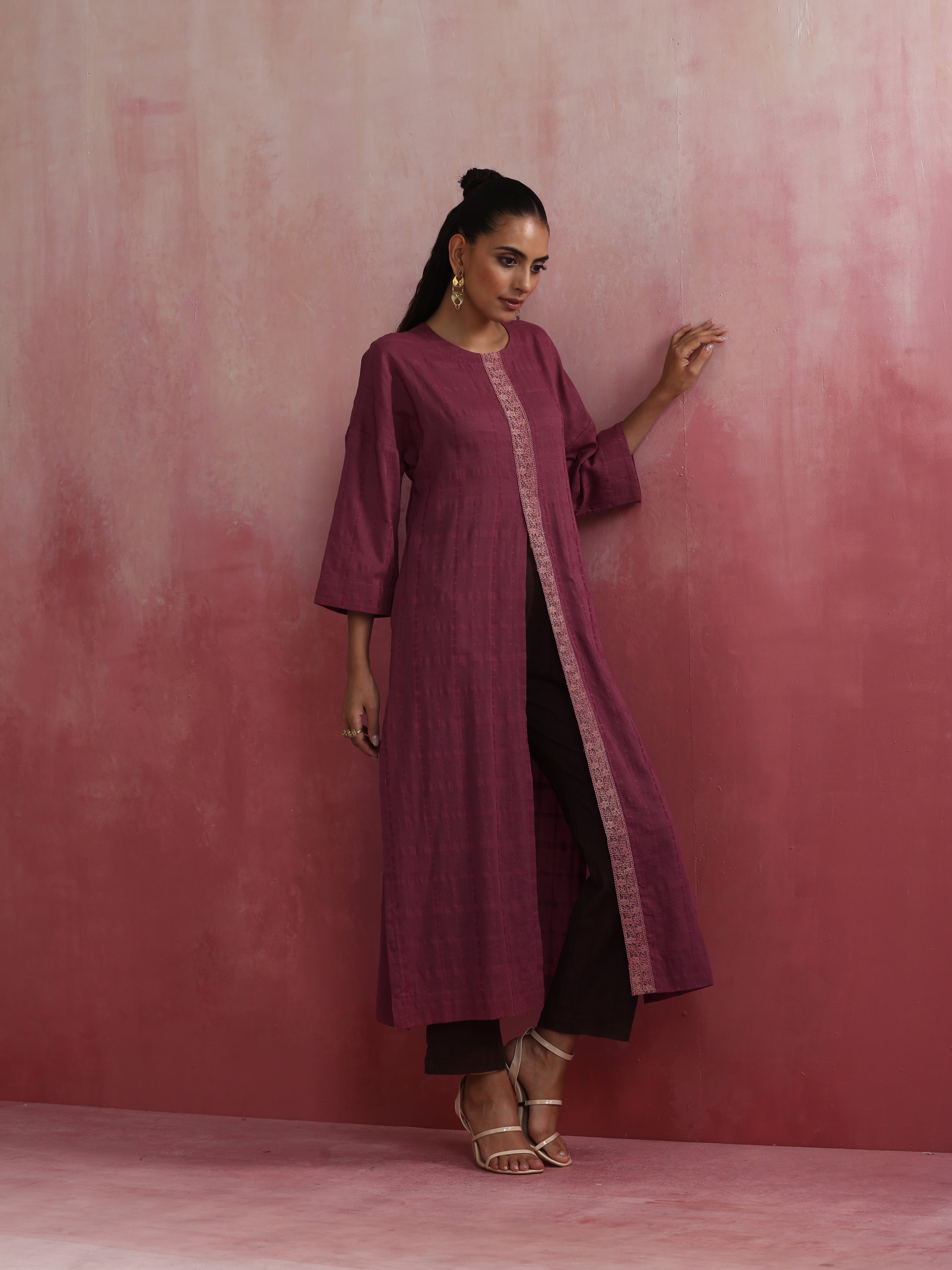 trueBrowns Mauve Cotton Dobby Front Slit Kurta Set - view 2