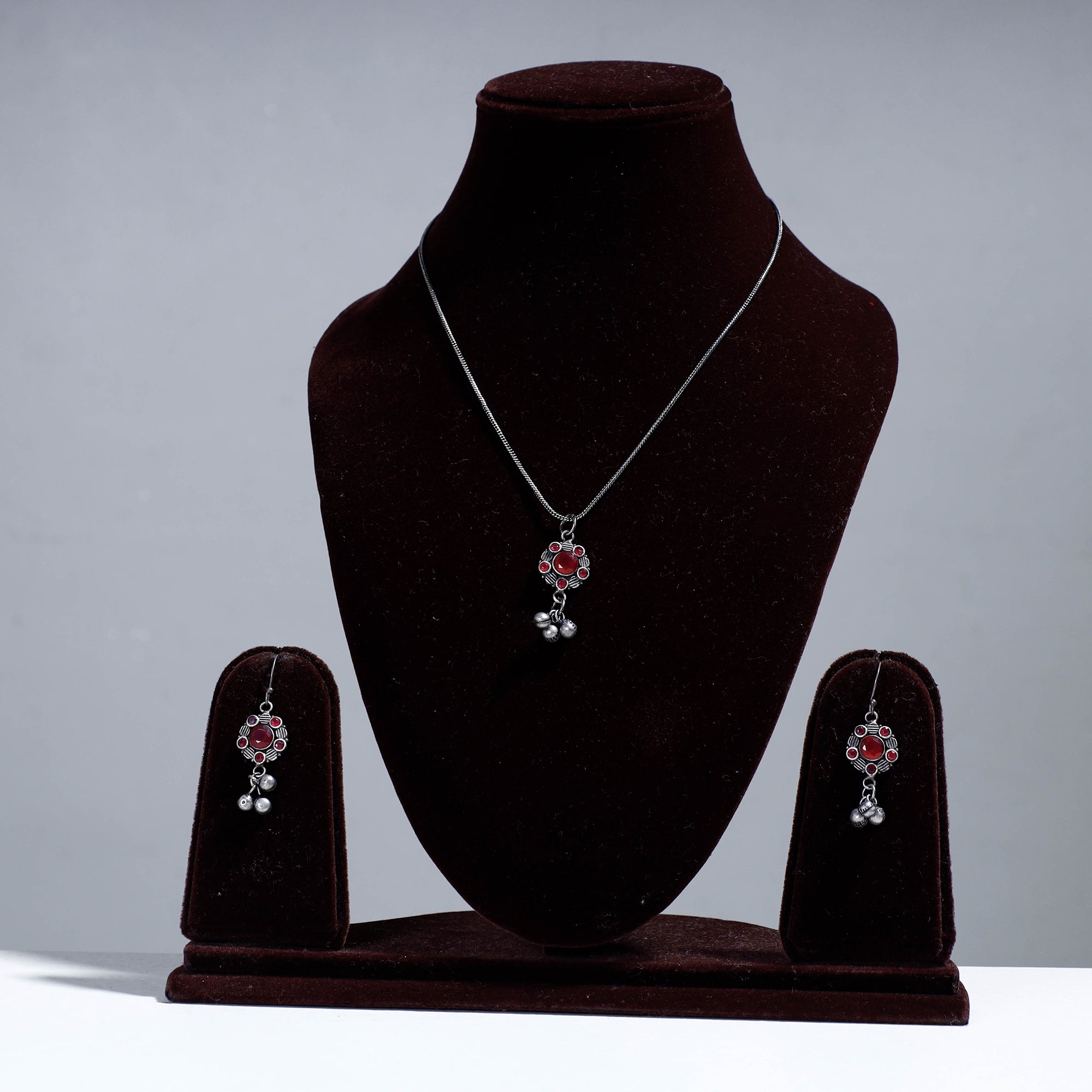 WHITE RIVER STORIES Antique Silver Finish Oxidised Brass Base Necklace set