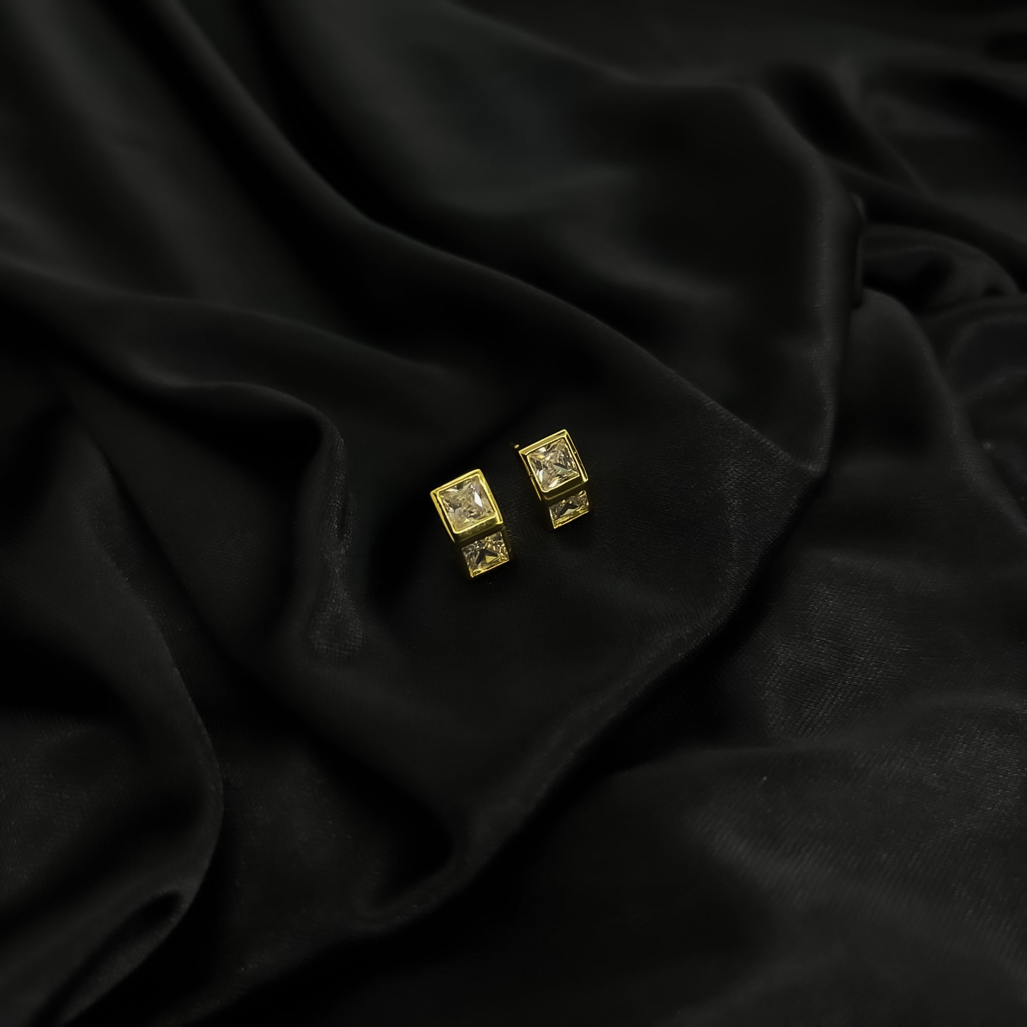 Branta Dazzling Diamond Studs Earrings - view 2