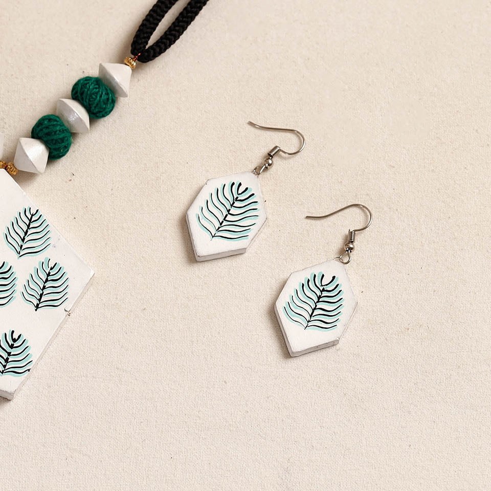 KHUSHBASH - HAPPY LOOM OF EAST Bishnupur Handpainted Terracotta Necklace Set - view 3