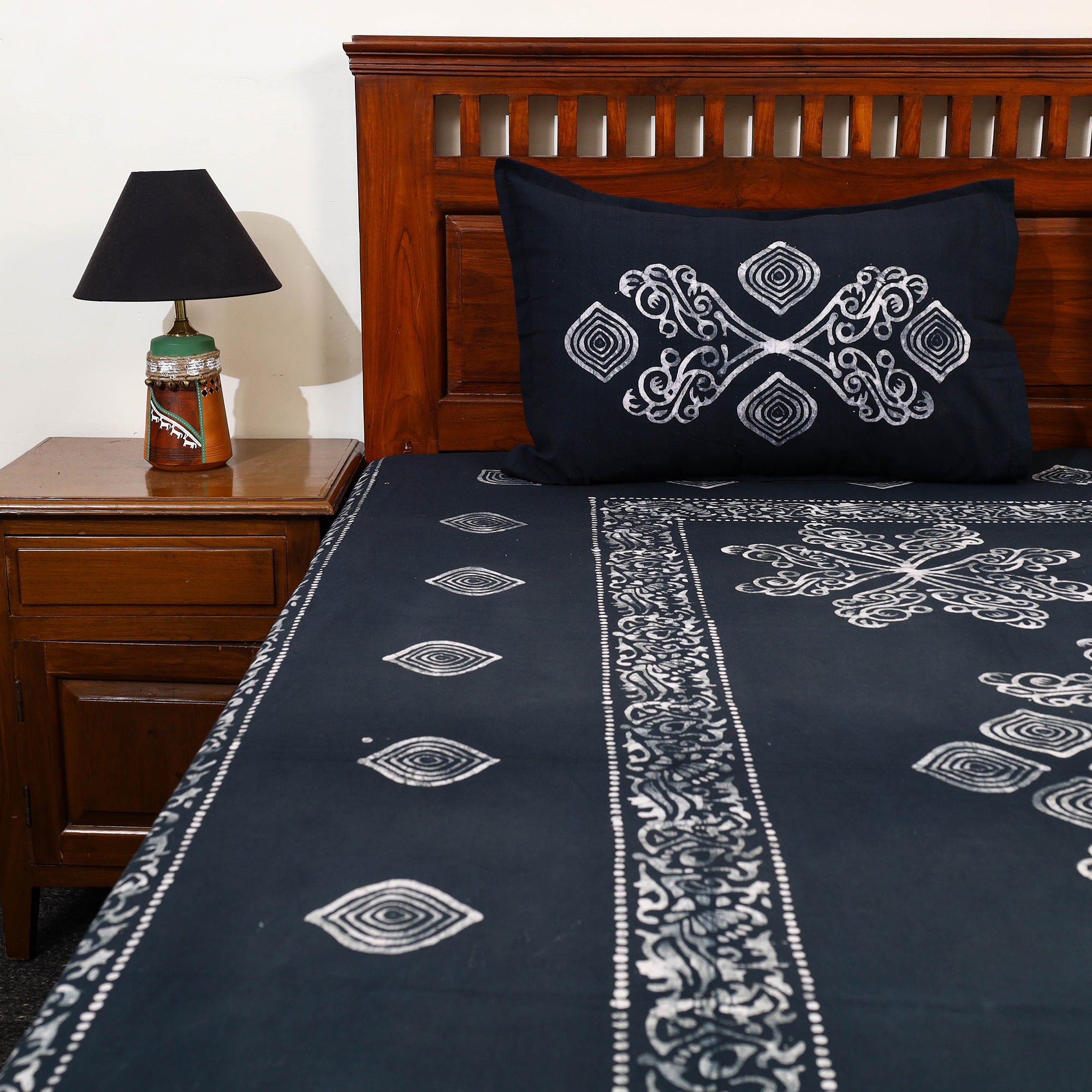 BATIK BY MD. SHARIFF Black - Cotton Double Hand Batik Print Bed Sheet Set 51 - view 4