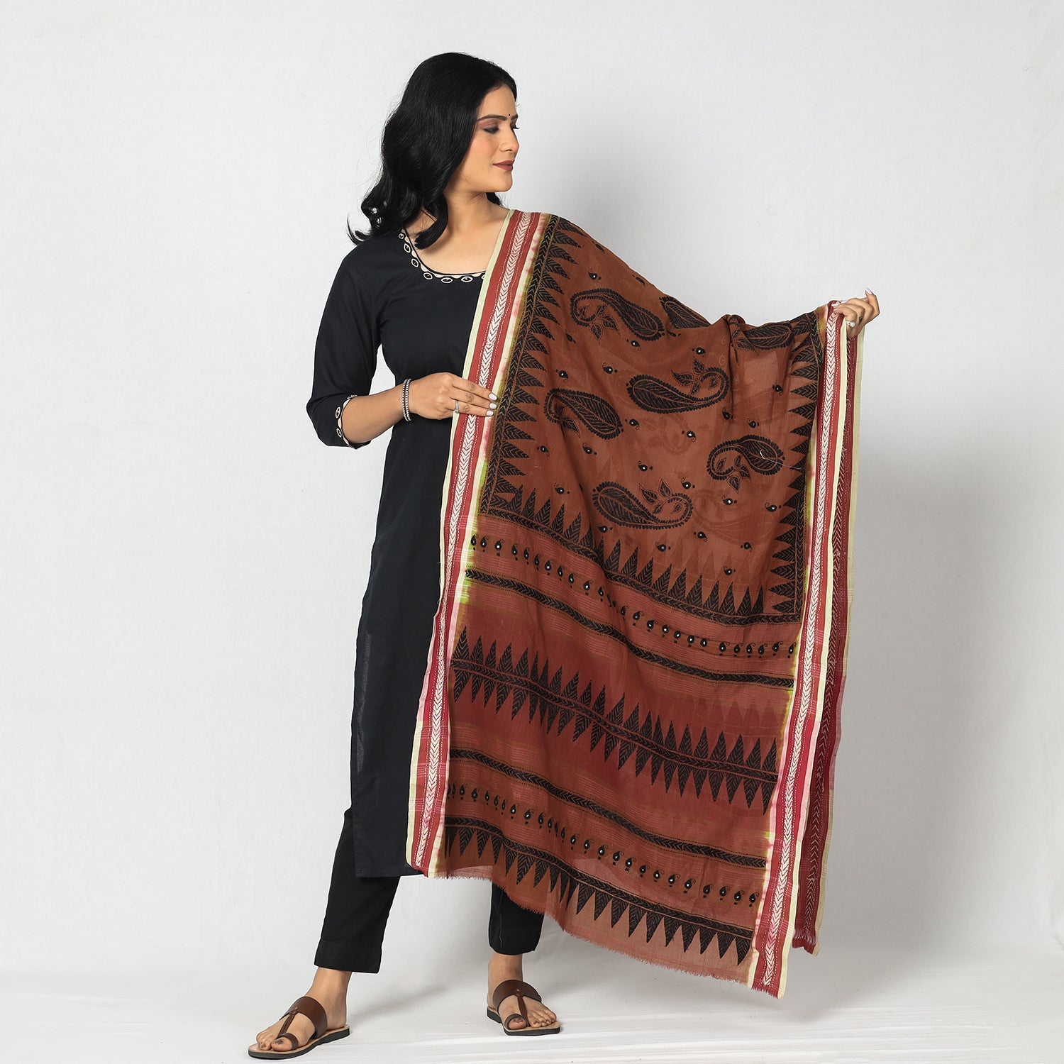KHUSHBASH - HAPPY LOOM OF EAST Brown - Bengal Kantha Embroidery Cotton Handloom Dupatta