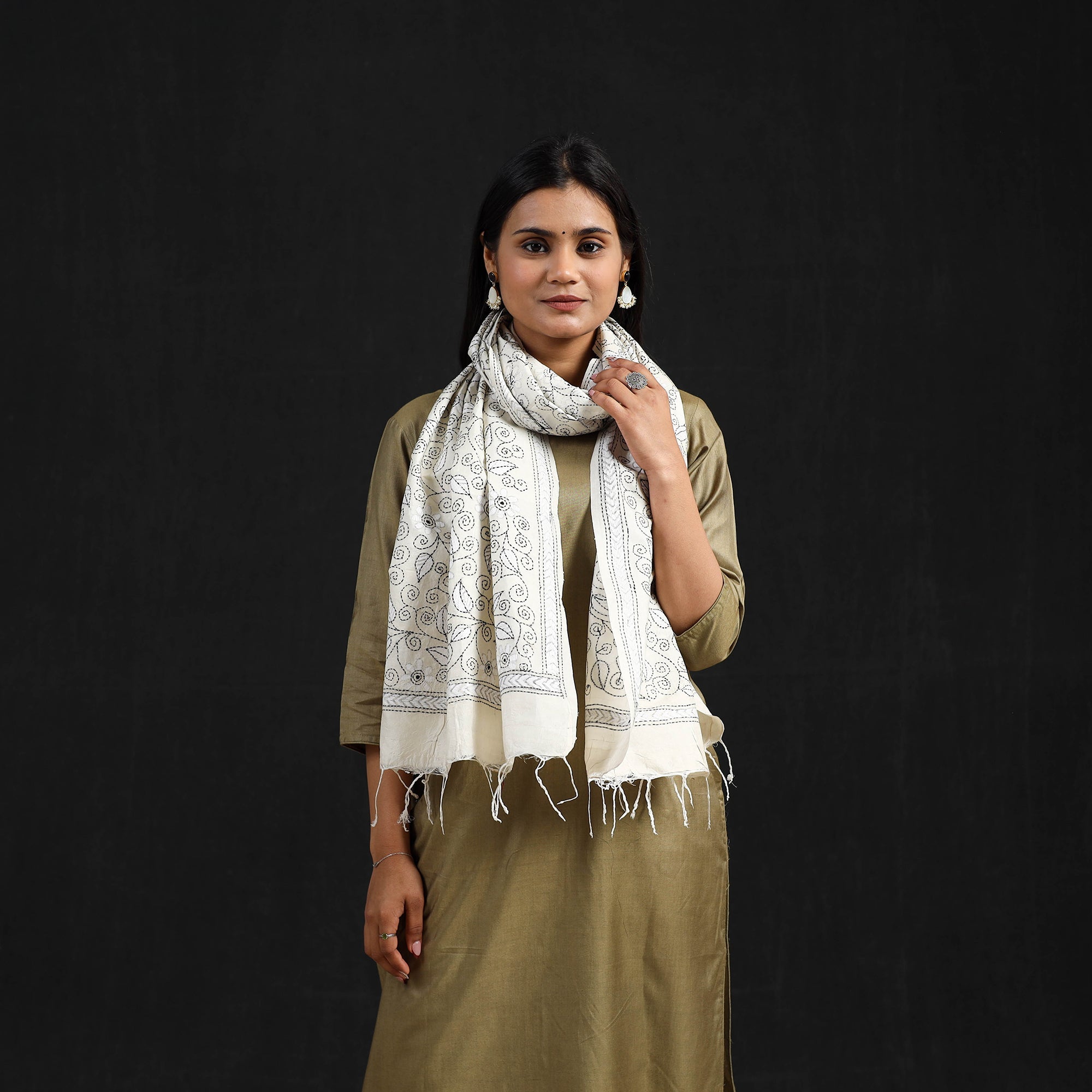 KHUSHBASH - HAPPY LOOM OF EAST Beige - Handloom Desi Tussar Bengal Kantha Work Stole 48 - view 2