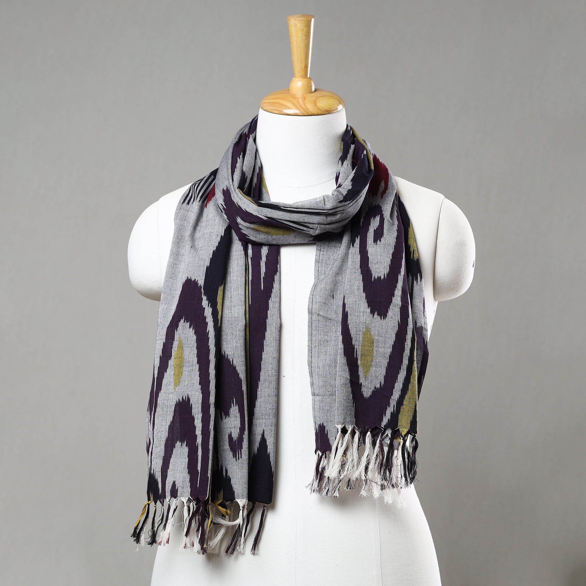 POCHAMPALLY IKAT WEAVES BY GOVARDHAN Grey - Handloom Cotton Pochampally Central Asian Ikat Stole 13
