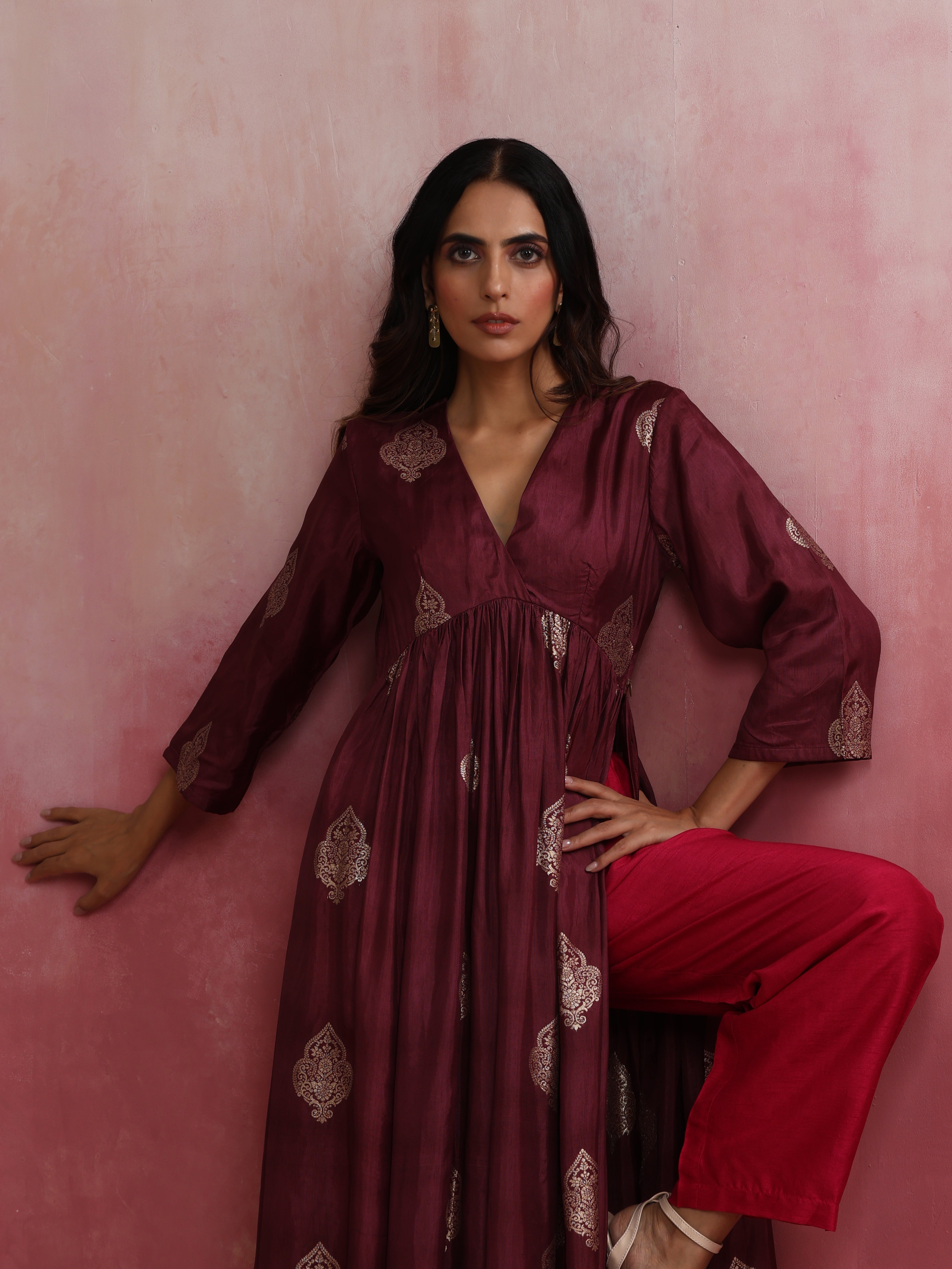 trueBrowns Purple Viscose Silk Kurta Set - view 4