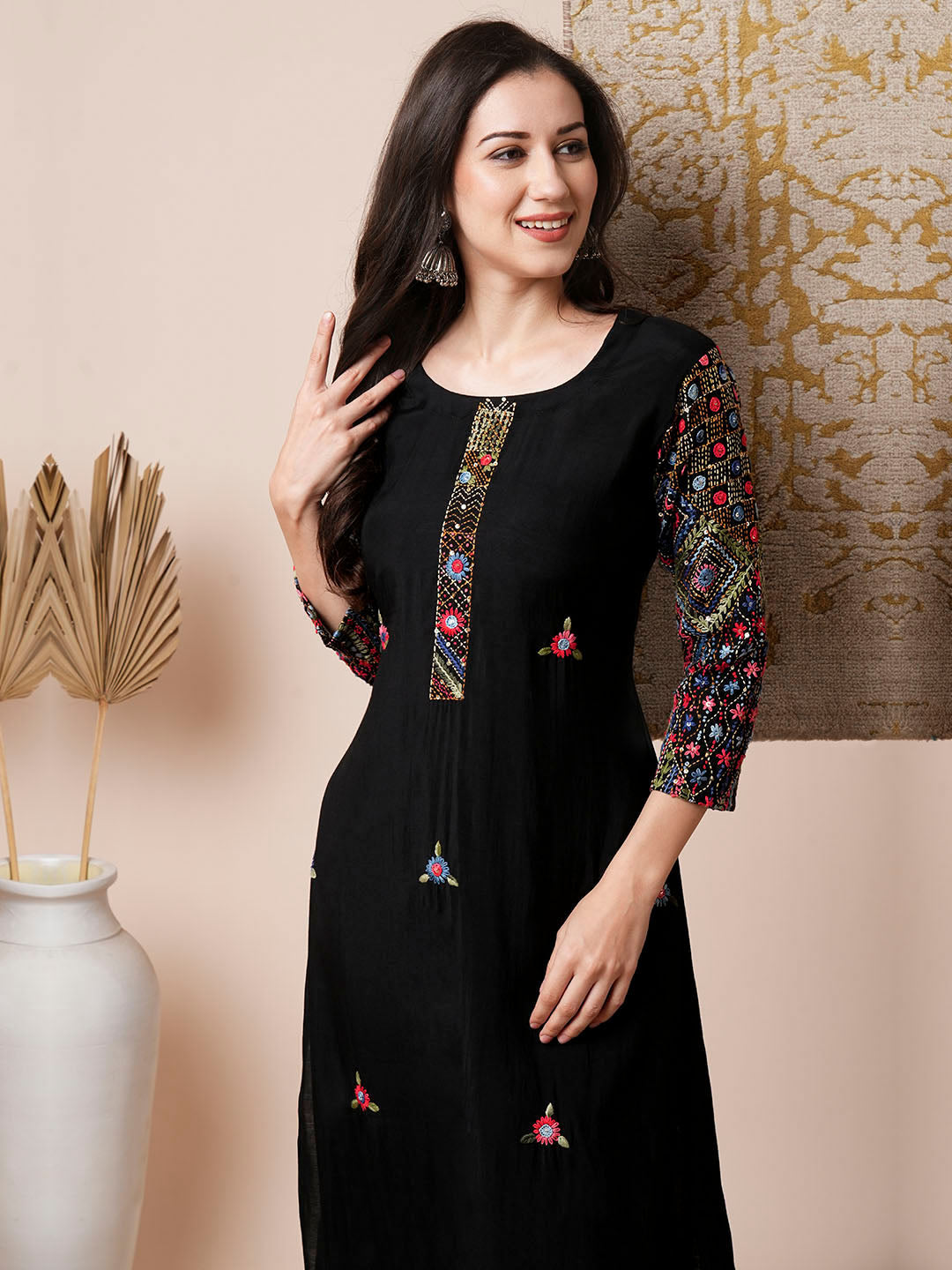 FASHOR Solid Floral Embroidered Straight Fit Kurta - Black - view 2