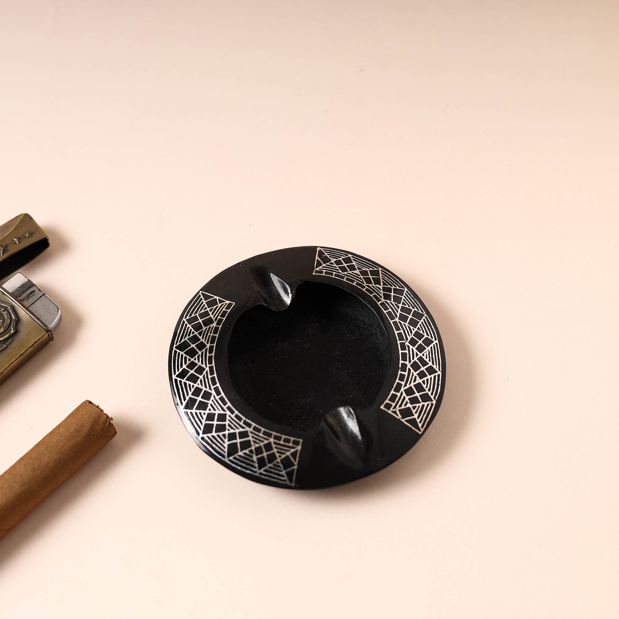 ITOKRI CRAFTS INITIATIVE Bidri Work Pure Silver Inlay Ashtray 01