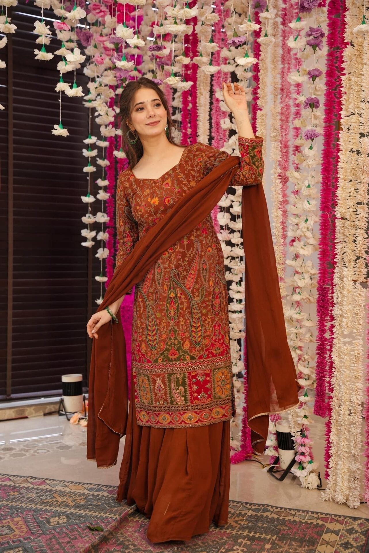 Idaho-o Caramel classic heavy embroidered suit set