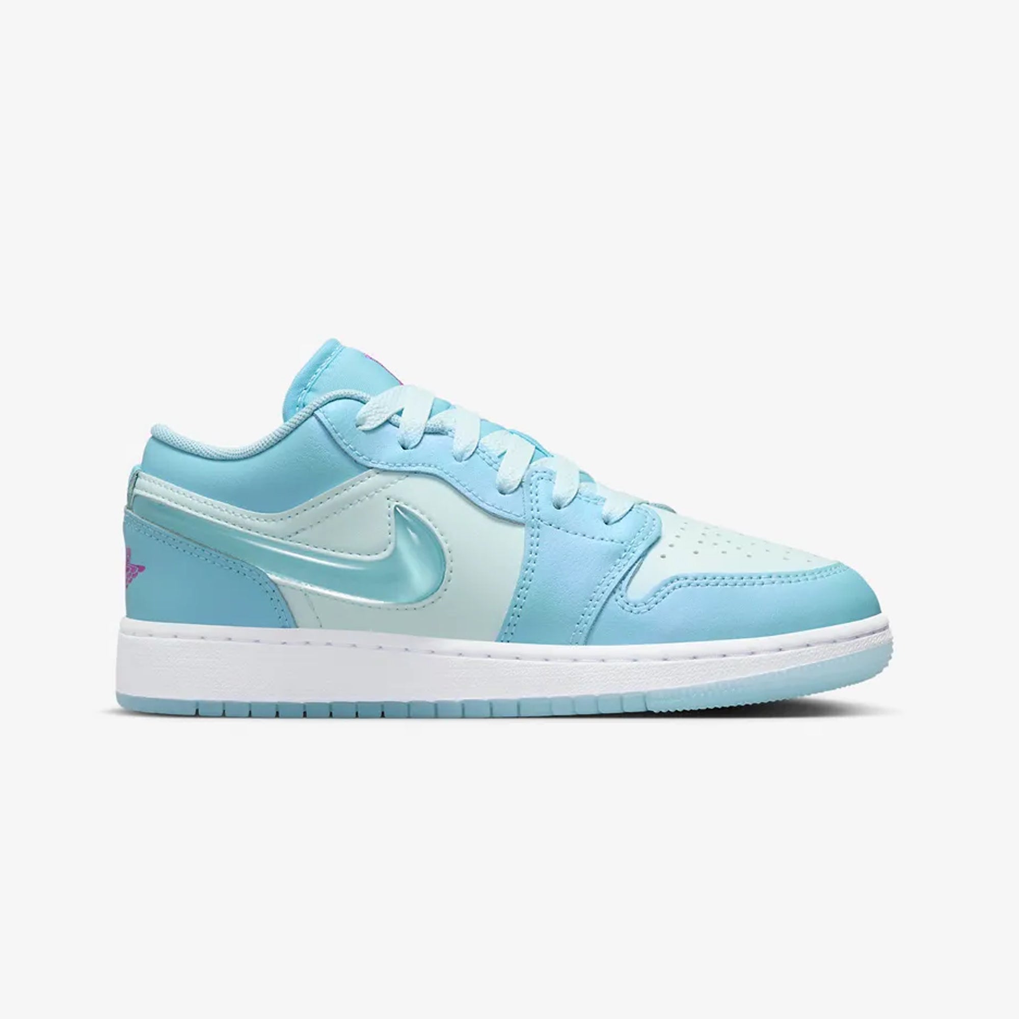 Jordan | AIR JORDAN 1 LOW SE (GS) { AQUARIUS BLUE/AQUARIUS BLUE-GLACIER BLUE