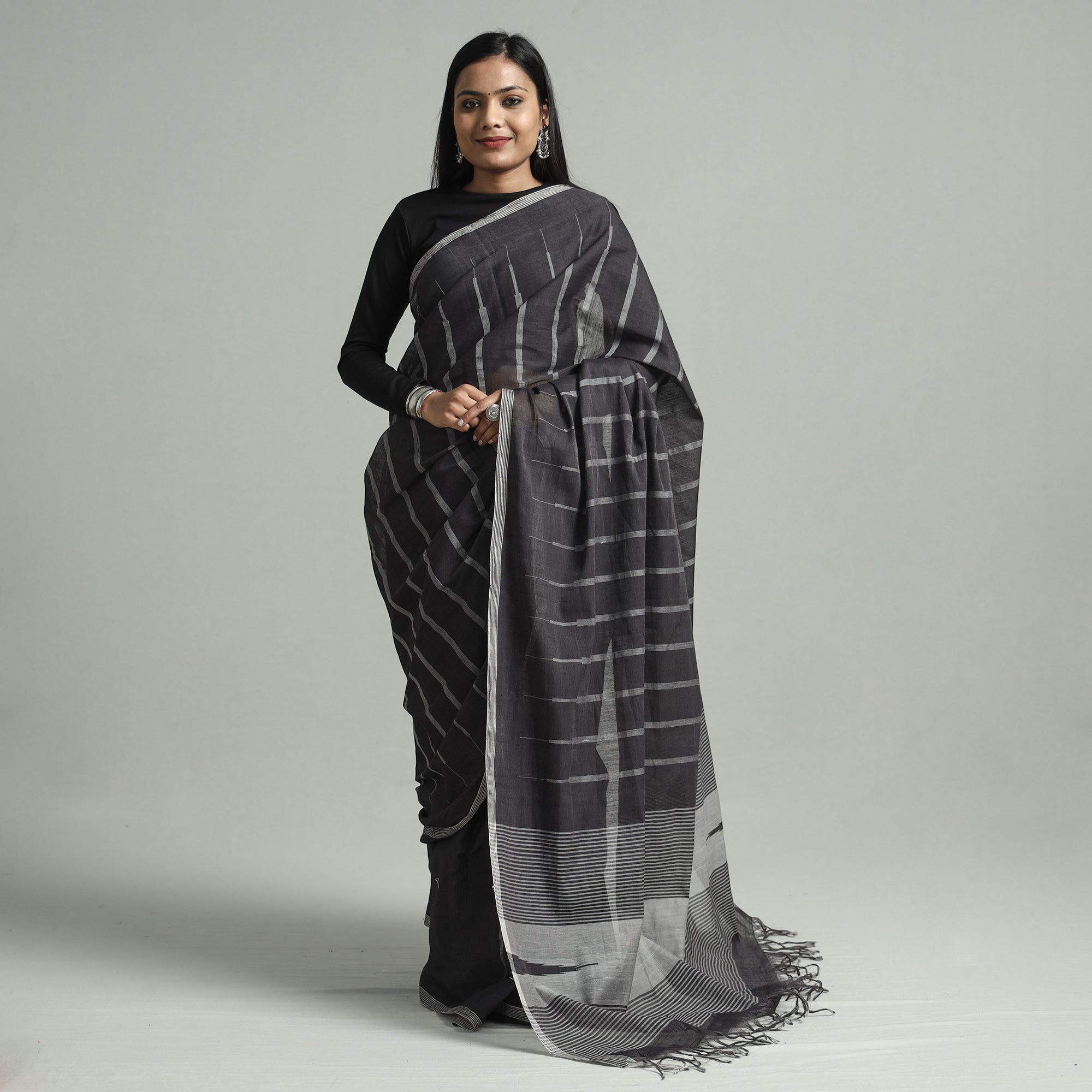 CREYO Black - Godavari Jamdani Cotton Handspun Handloom Saree