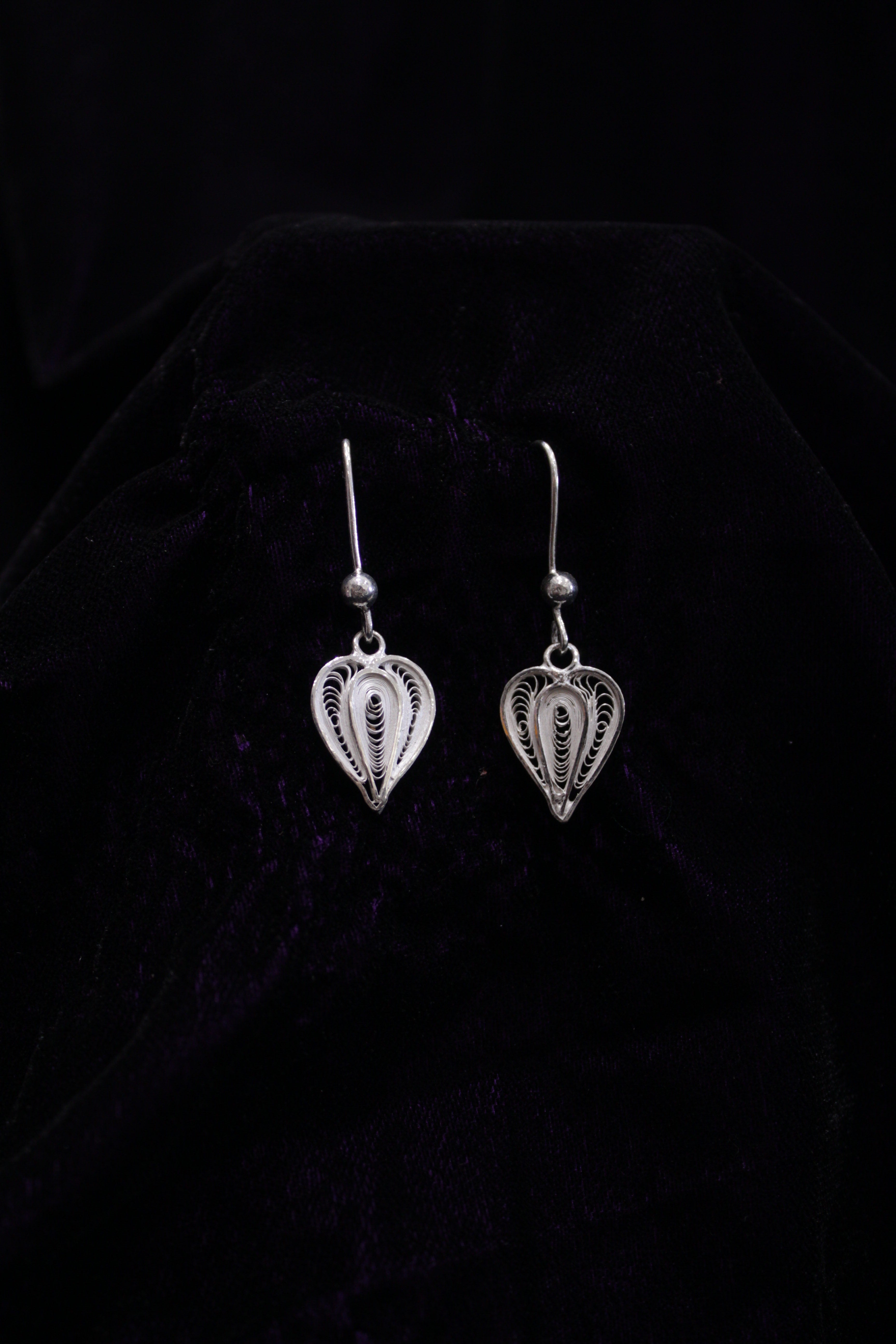 Indianvillez Betel Leaf Shape Silver Filigree Earring Set - view 2