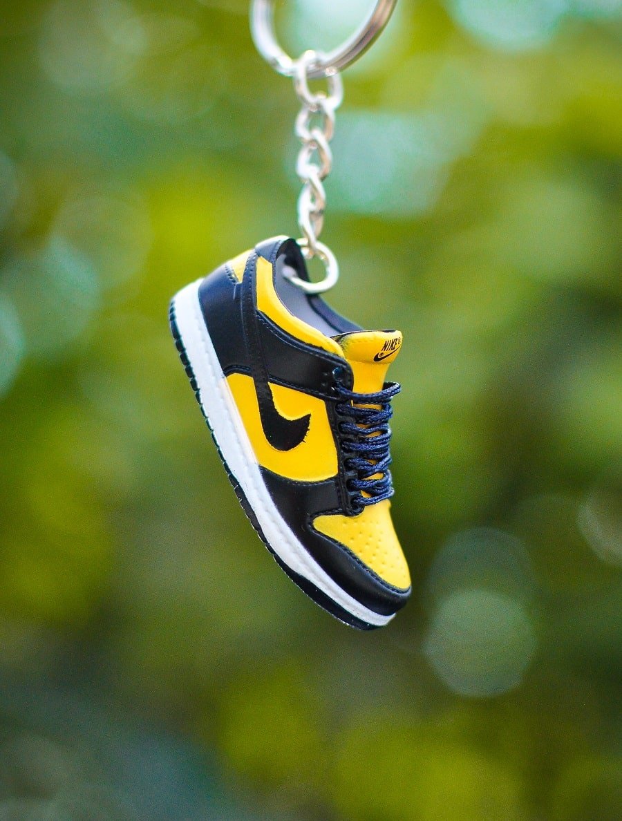 Kicks Machine 3D Sneaker Keychain Dunk Low Michigan