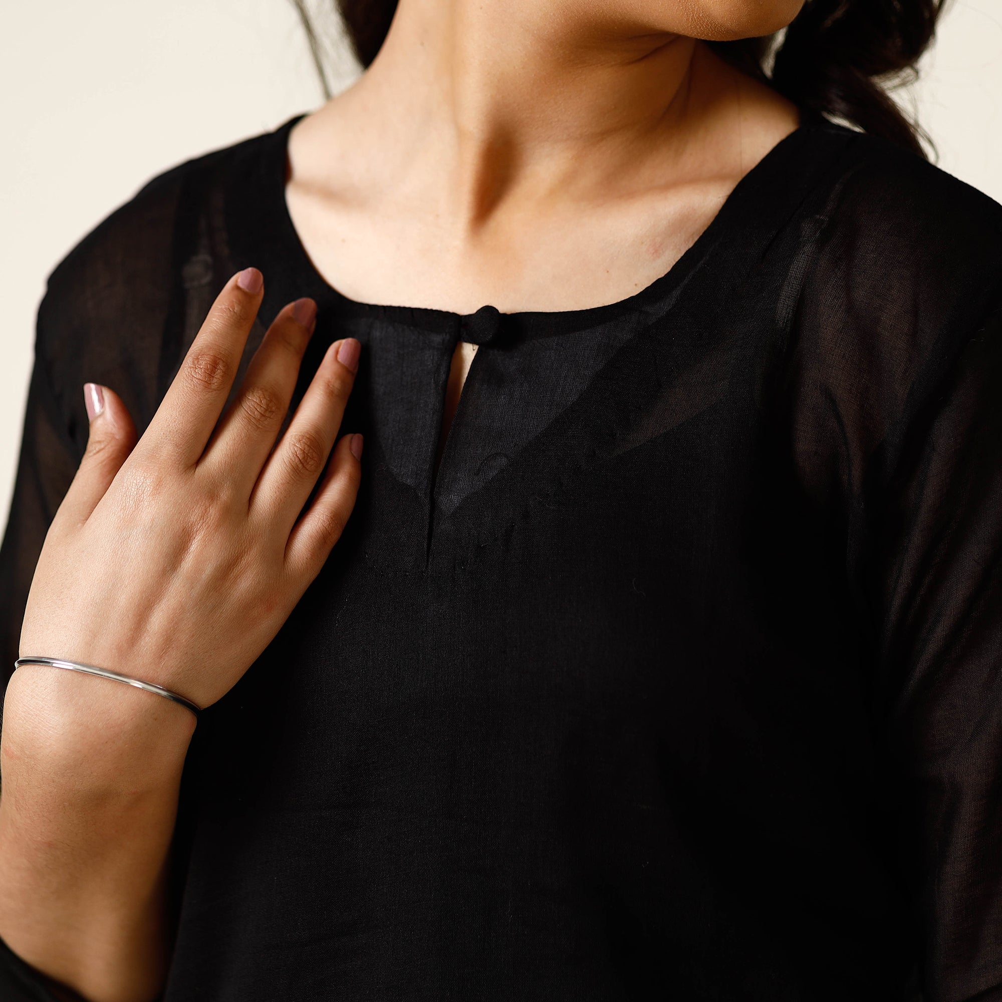Black - Mulmalai Cotton Plain Dyed A-Line Long Kurta 32 - view 5