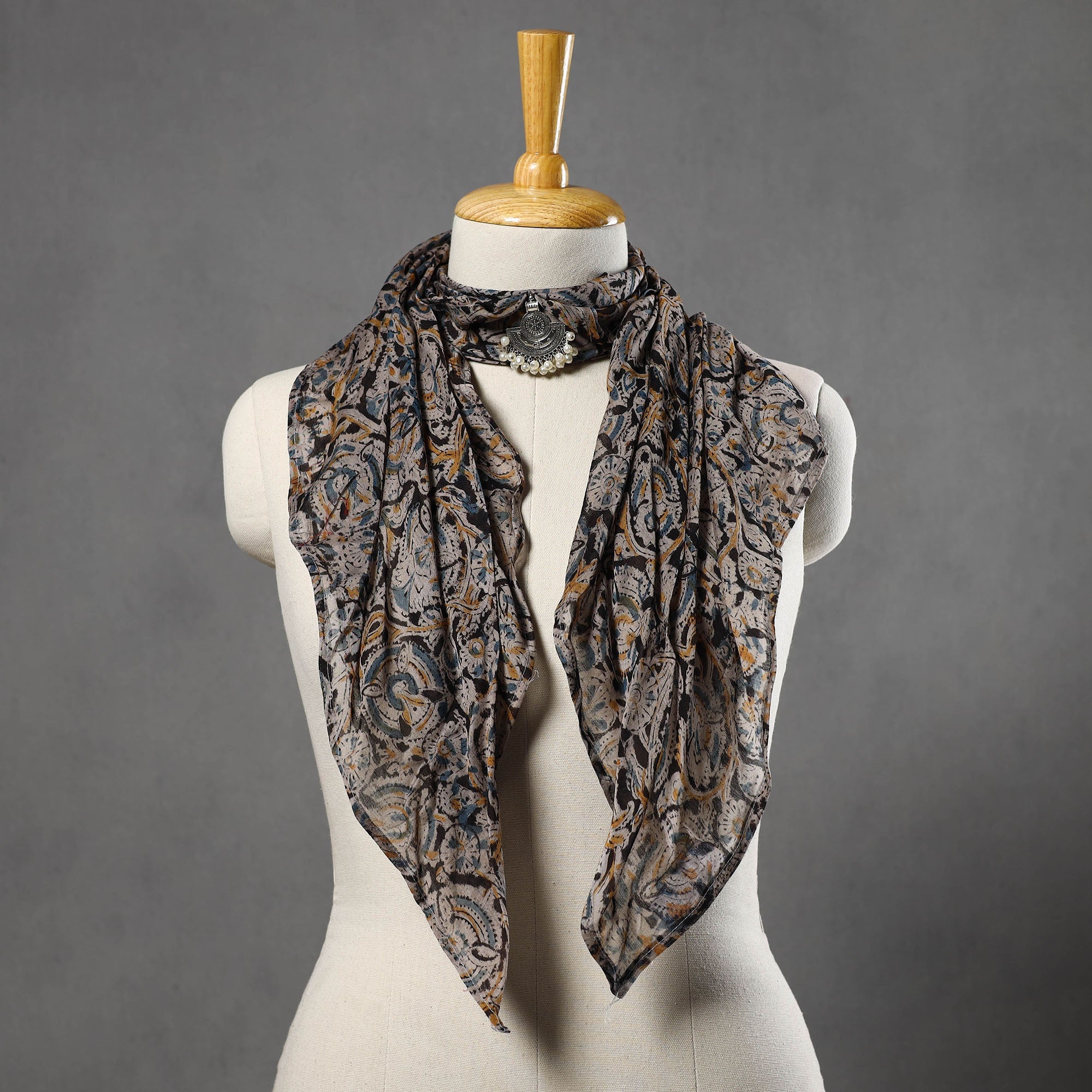 HAVELI CHRONICLES Block Printed Chanderi Silk Pendant Necklace Scarf 26