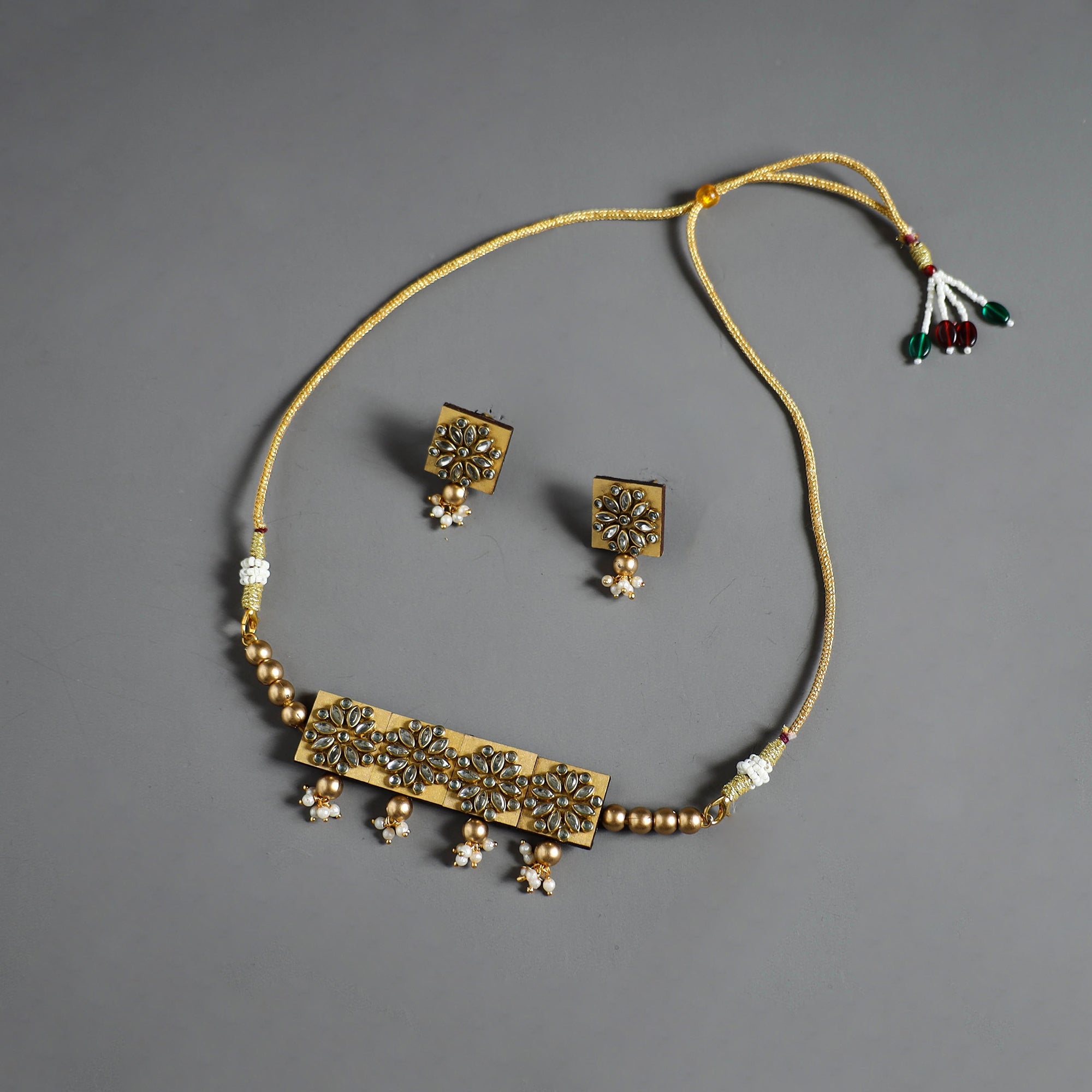 DIVINE GUIDANCE CREATIONS Handmade Kundan & Beadwork Choker Necklace Set 03 - view 2