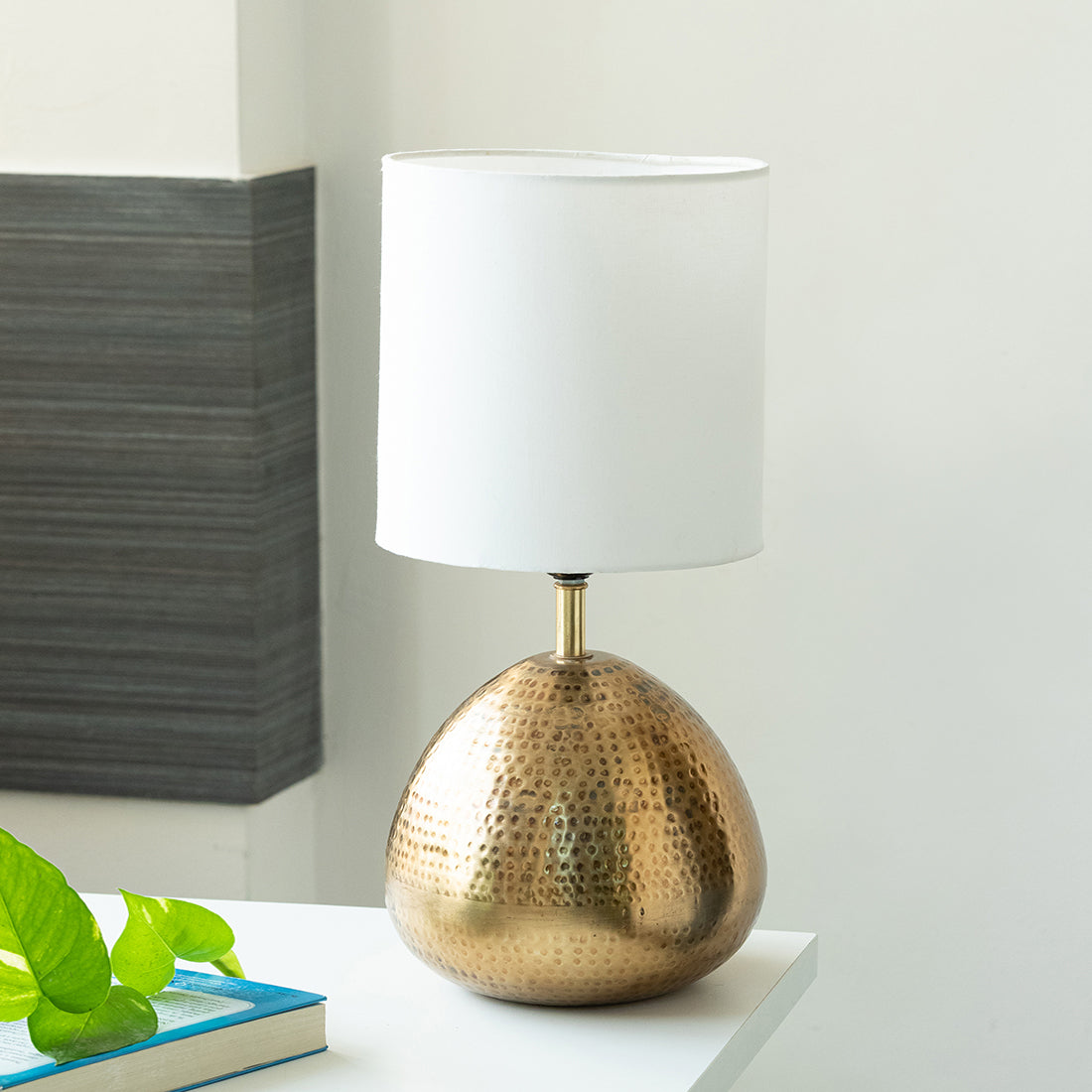 EXCLUSIVELANE 'Golden Droplet' Decorative Table Lamp (17.0 Inches, Iron)