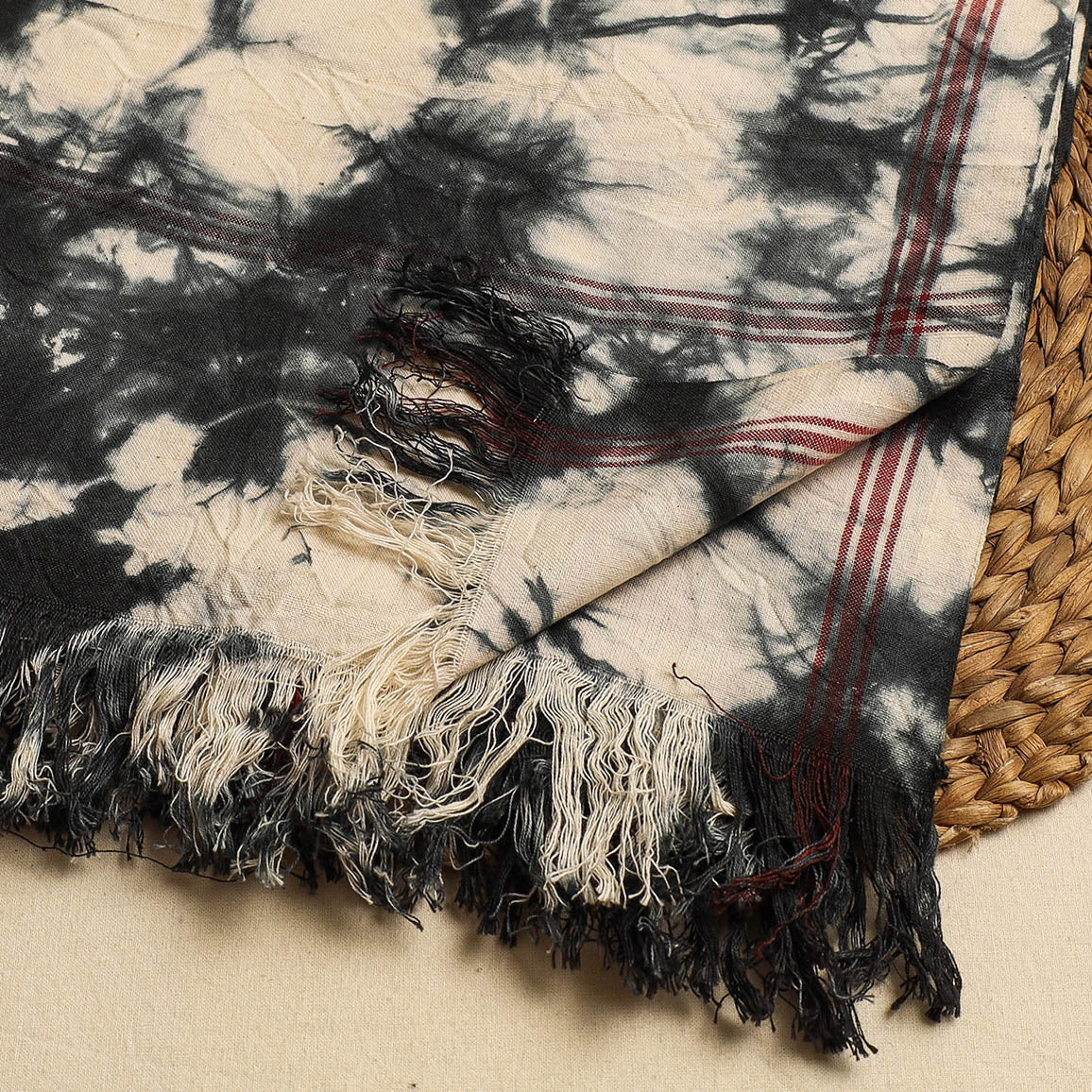 HAVELI CHRONICLES Black - Shibori Tie-dye Cotton Bath Towel - view 2